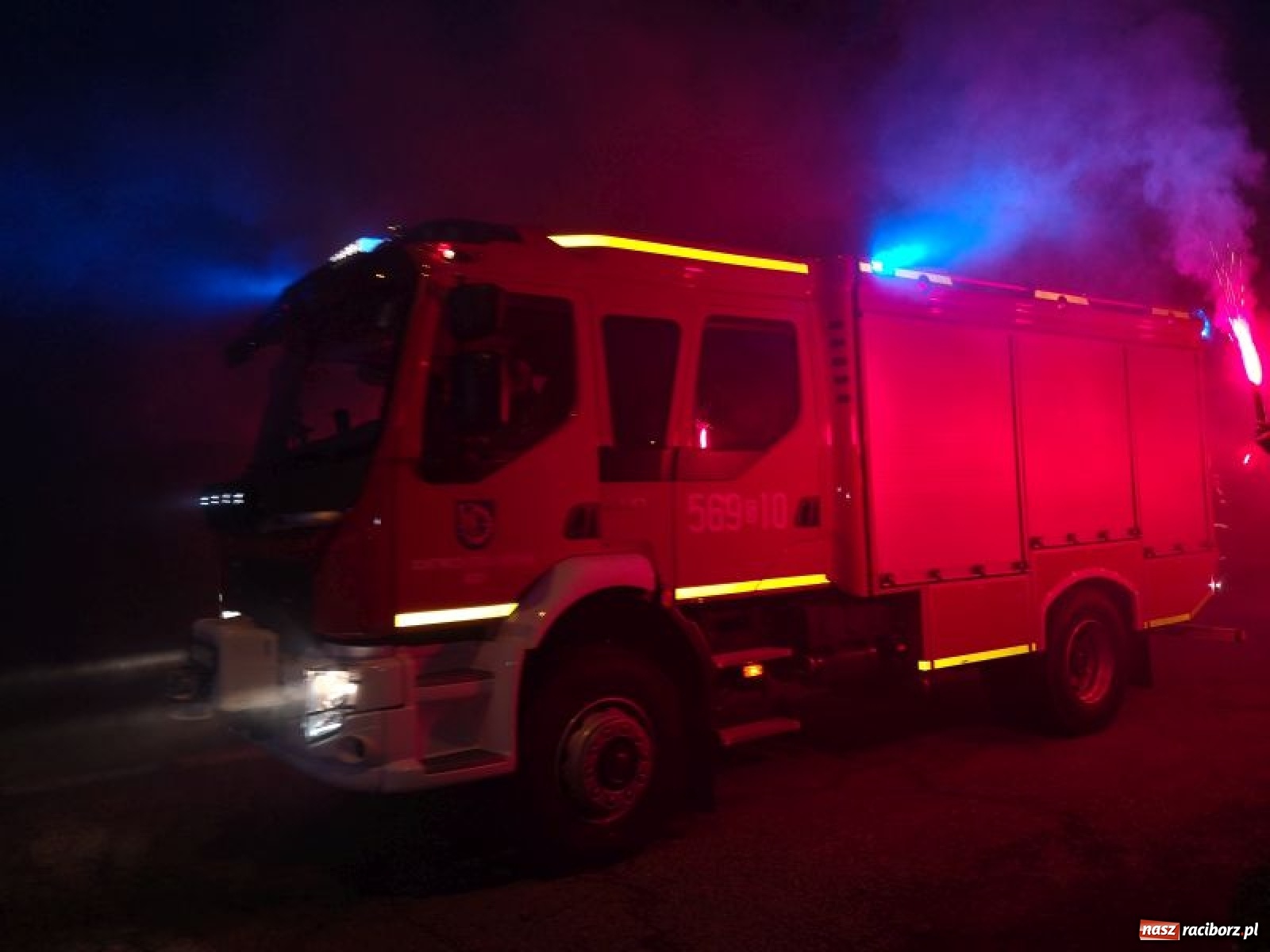 Zdjęcie w galerii na portalu naszraciborz.pl: W rudzkiej remizie zaparkowało nowiutkie strażackie volvo  wiadomości z regionu