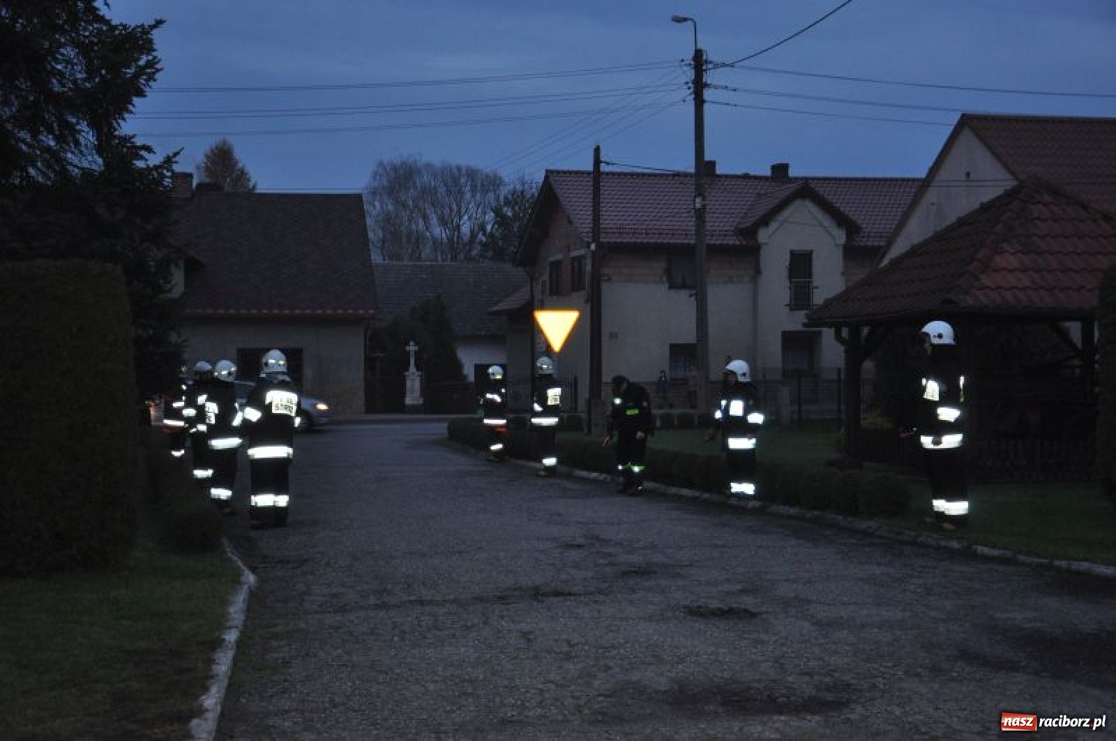 Zdjęcie w galerii na portalu naszraciborz.pl: W rudzkiej remizie zaparkowało nowiutkie strażackie volvo  wiadomości z regionu