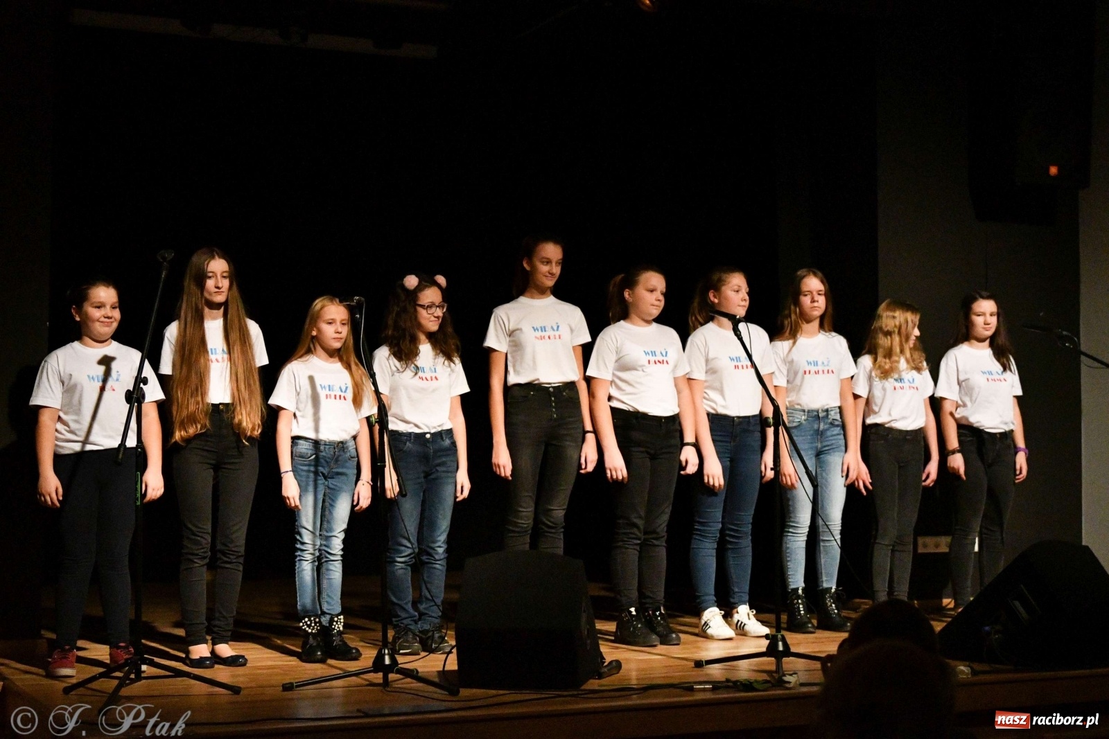 Zdjęcie w galerii na portalu naszraciborz.pl: Koncert jesienny zespołu Wiraż  wiadomości z regionu