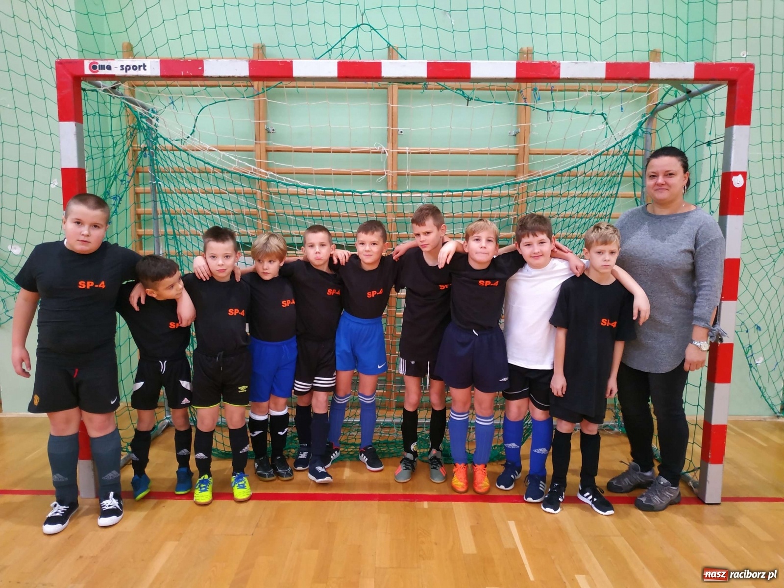 Zdjęcie w galerii na portalu naszraciborz.pl: Halowy turniej piłki nożnej klas I-III. Trójka i Trzynastka najlepsze! wiadomości z regionu