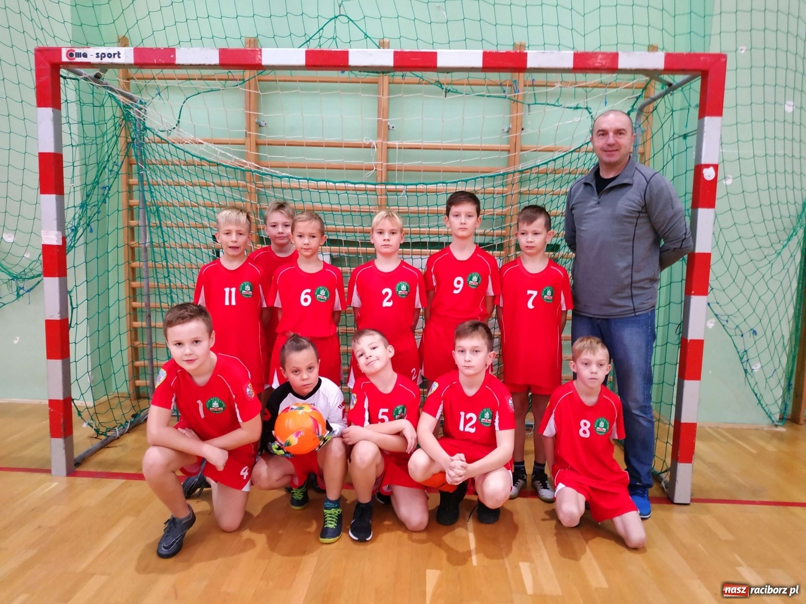 Zdjęcie w galerii na portalu naszraciborz.pl: Halowy turniej piłki nożnej klas I-III. Trójka i Trzynastka najlepsze! wiadomości z regionu