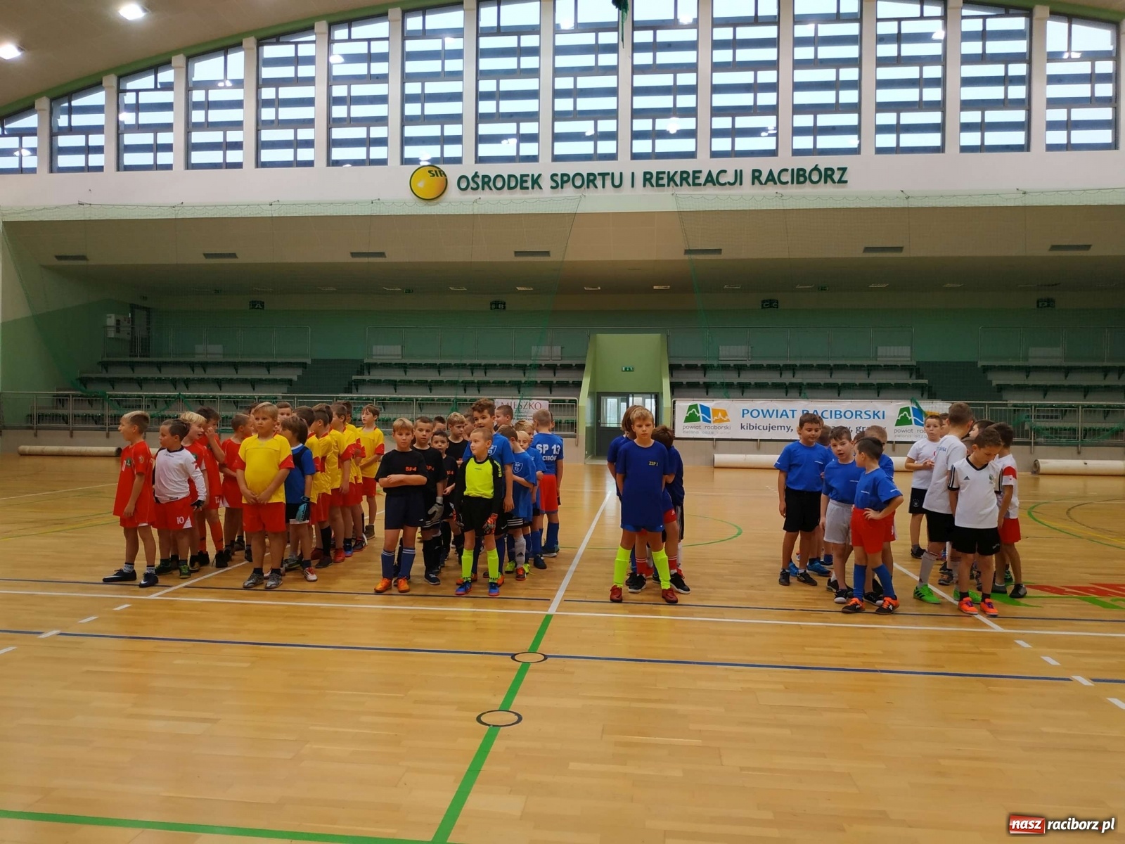 Zdjęcie w galerii na portalu naszraciborz.pl: Halowy turniej piłki nożnej klas I-III. Trójka i Trzynastka najlepsze! wiadomości z regionu