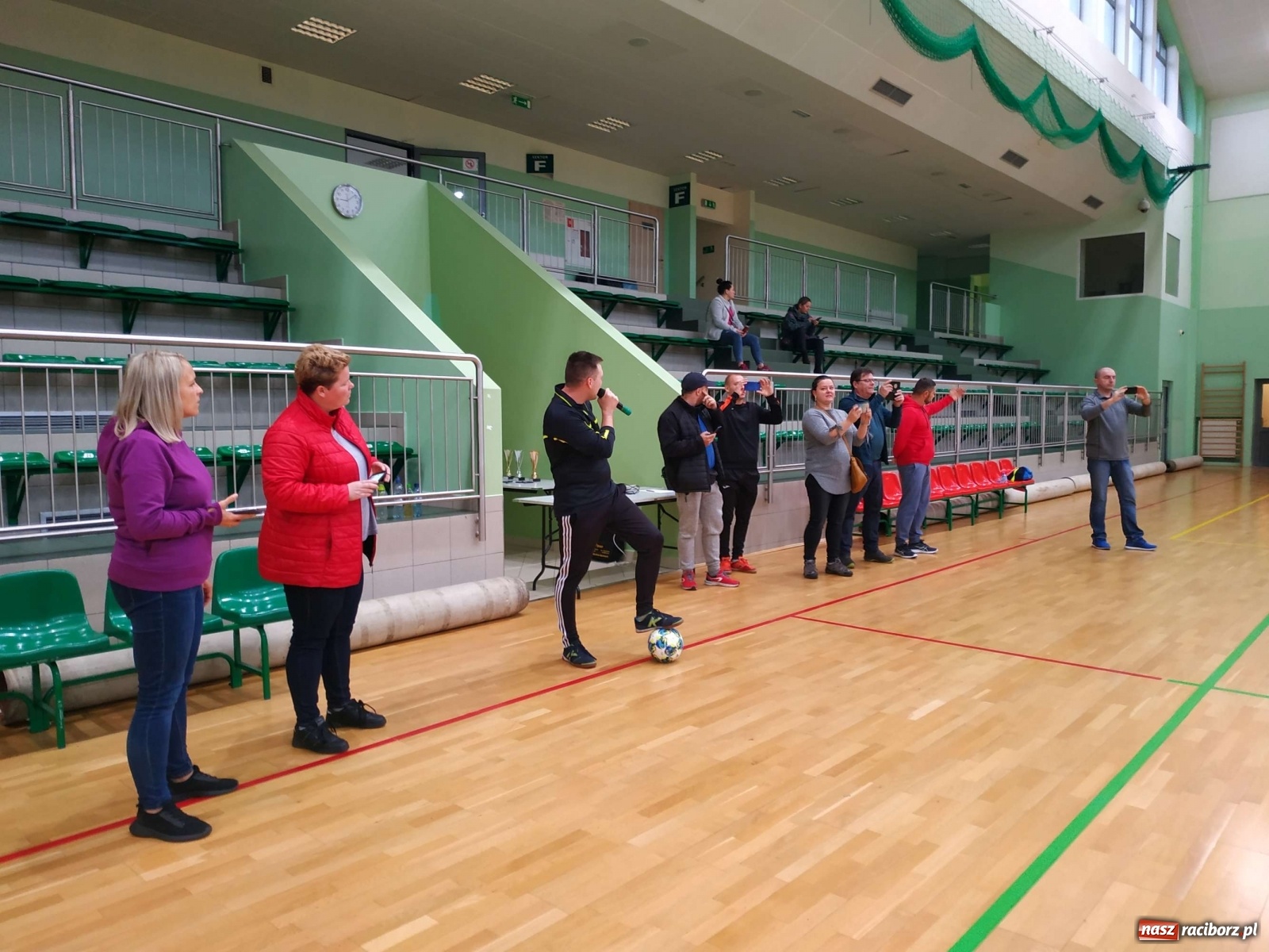 Zdjęcie w galerii na portalu naszraciborz.pl: Halowy turniej piłki nożnej klas I-III. Trójka i Trzynastka najlepsze! wiadomości z regionu