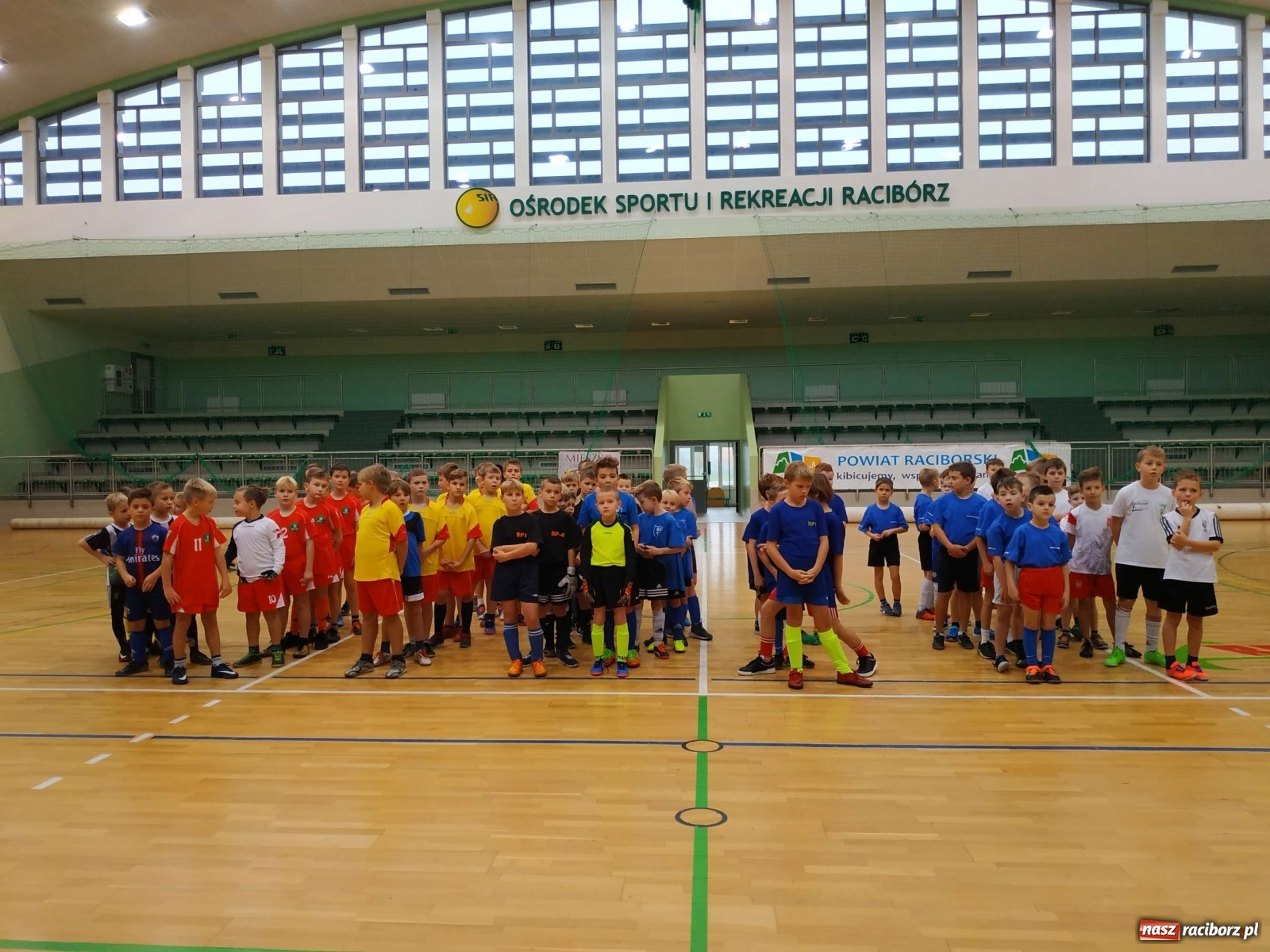 Zdjęcie w galerii na portalu naszraciborz.pl: Halowy turniej piłki nożnej klas I-III. Trójka i Trzynastka najlepsze! wiadomości z regionu