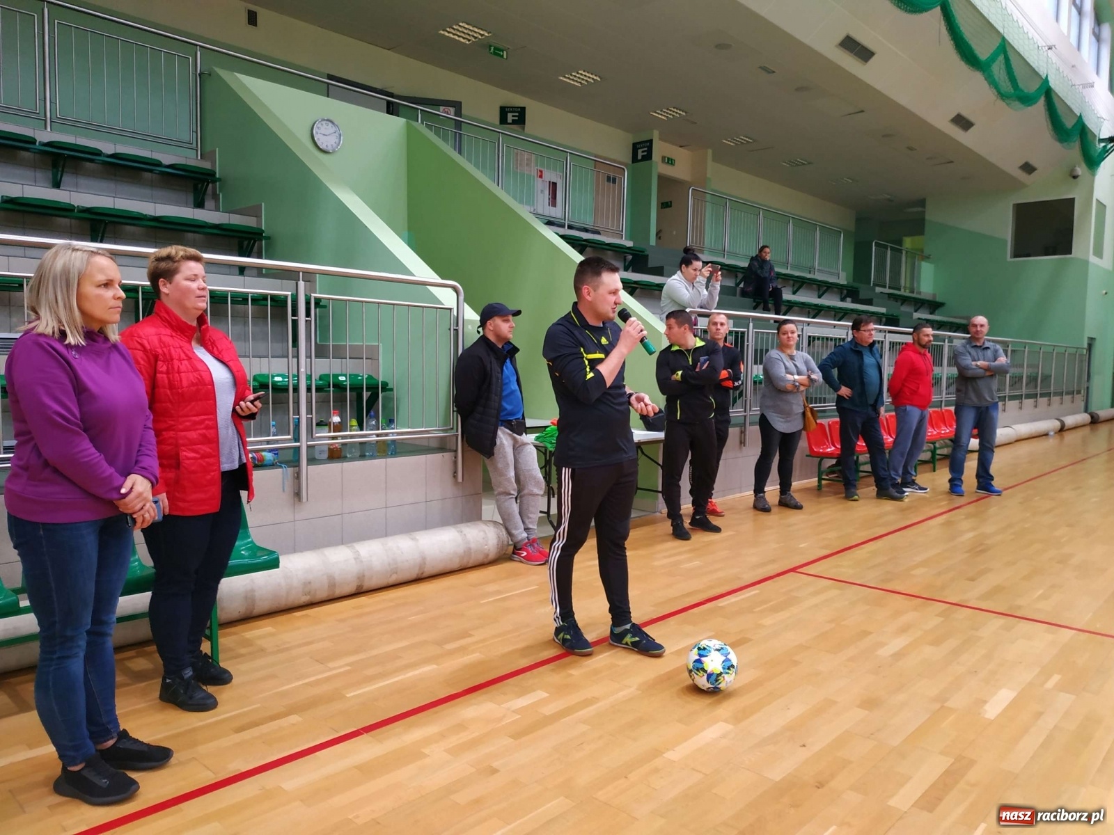 Zdjęcie w galerii na portalu naszraciborz.pl: Halowy turniej piłki nożnej klas I-III. Trójka i Trzynastka najlepsze! wiadomości z regionu