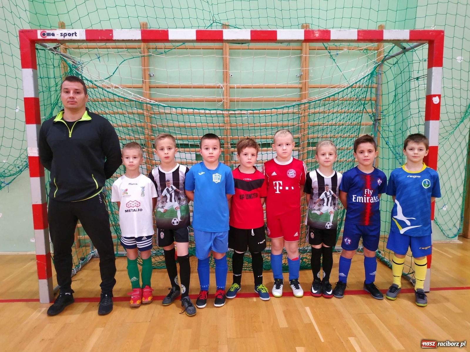 Zdjęcie w galerii na portalu naszraciborz.pl: Halowy turniej piłki nożnej klas I-III. Trójka i Trzynastka najlepsze! wiadomości z regionu