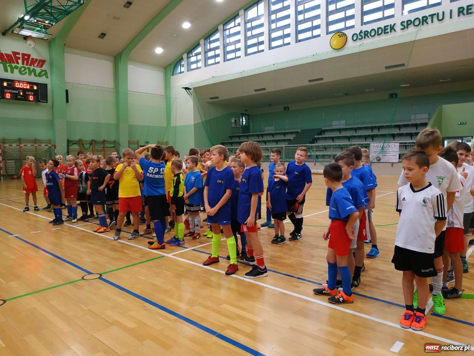 Zdjęcie w galerii na portalu naszraciborz.pl: Halowy turniej piłki nożnej klas I-III. Trójka i Trzynastka najlepsze! wiadomości z regionu