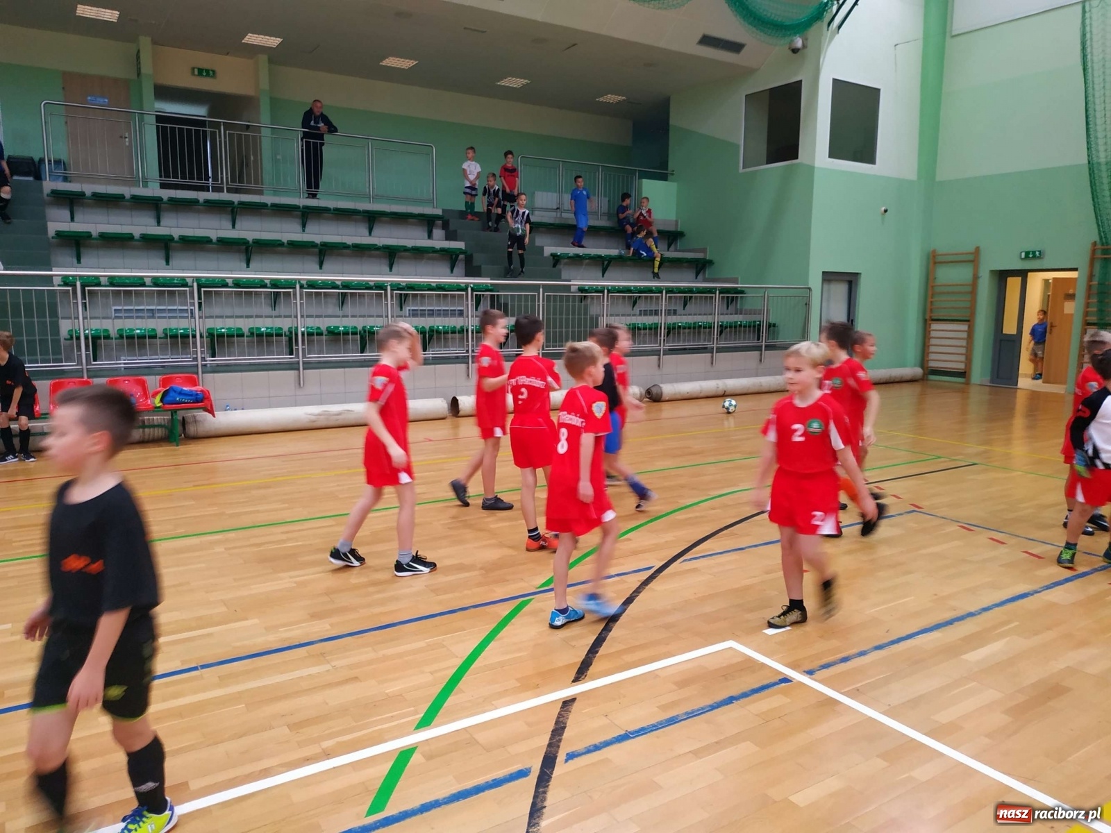 Zdjęcie w galerii na portalu naszraciborz.pl: Halowy turniej piłki nożnej klas I-III. Trójka i Trzynastka najlepsze! wiadomości z regionu