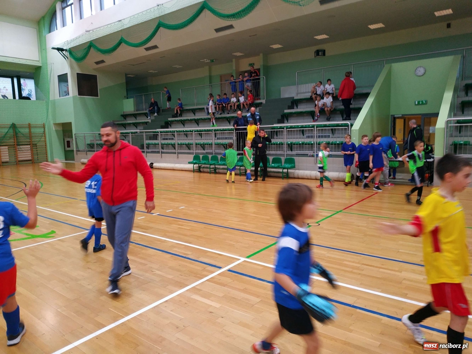 Zdjęcie w galerii na portalu naszraciborz.pl: Halowy turniej piłki nożnej klas I-III. Trójka i Trzynastka najlepsze! wiadomości z regionu