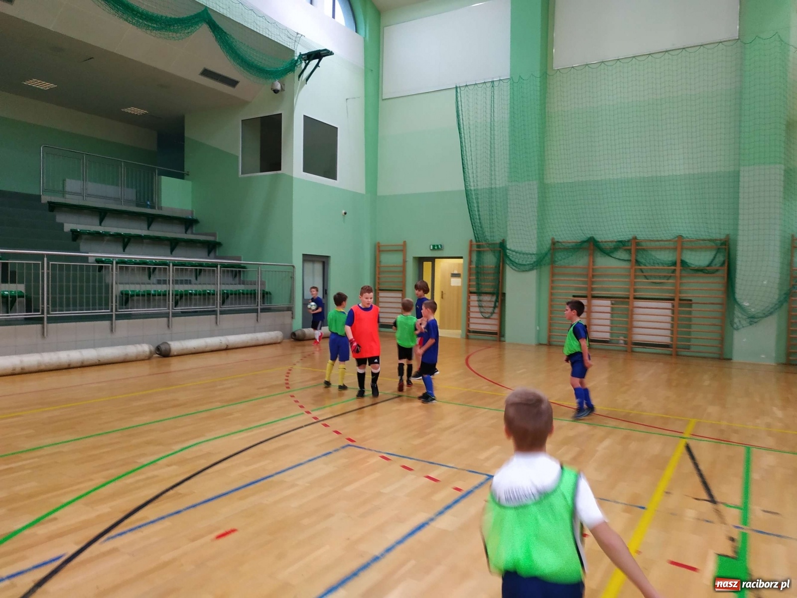 Zdjęcie w galerii na portalu naszraciborz.pl: Halowy turniej piłki nożnej klas I-III. Trójka i Trzynastka najlepsze! wiadomości z regionu