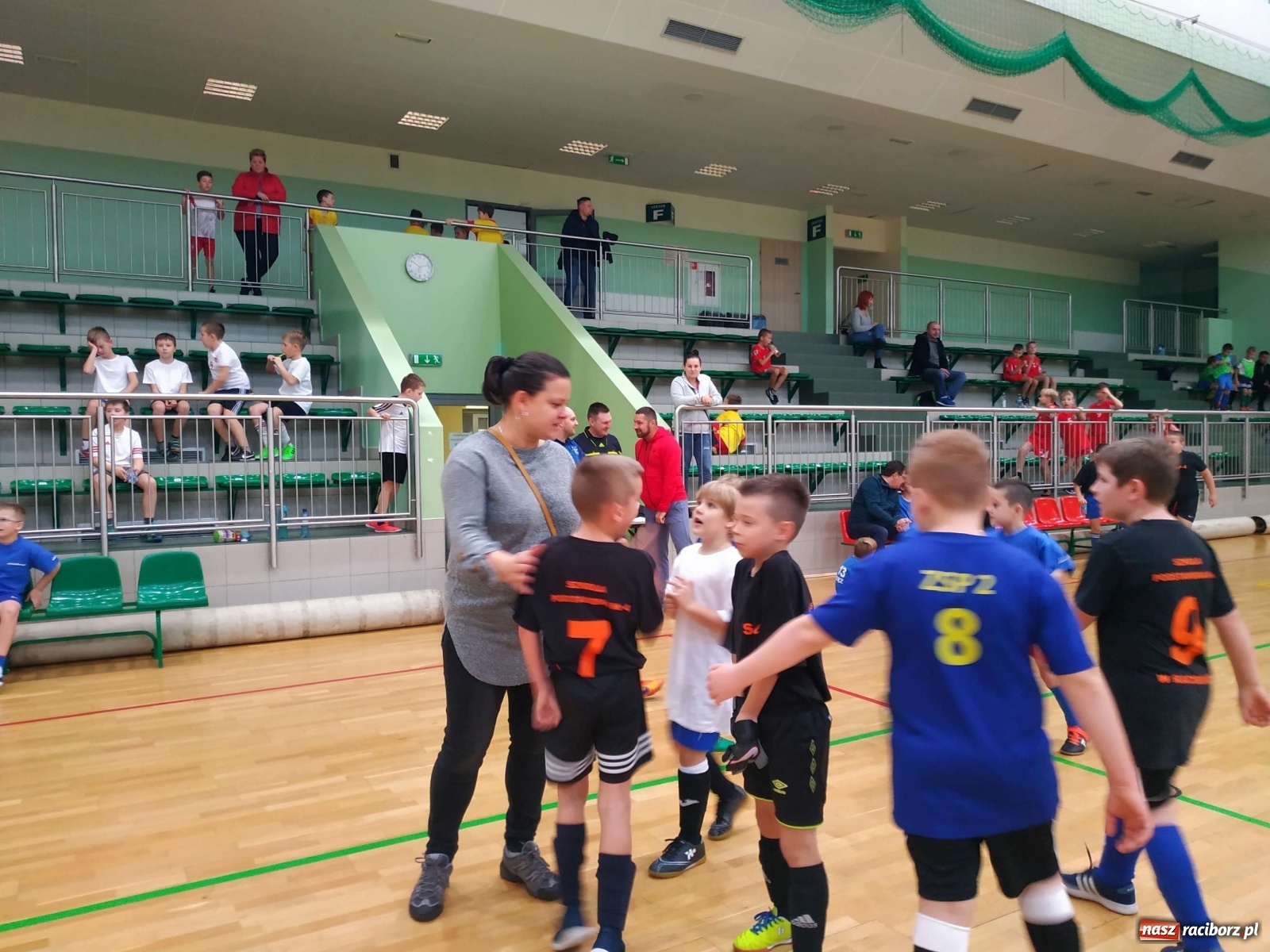 Zdjęcie w galerii na portalu naszraciborz.pl: Halowy turniej piłki nożnej klas I-III. Trójka i Trzynastka najlepsze! wiadomości z regionu