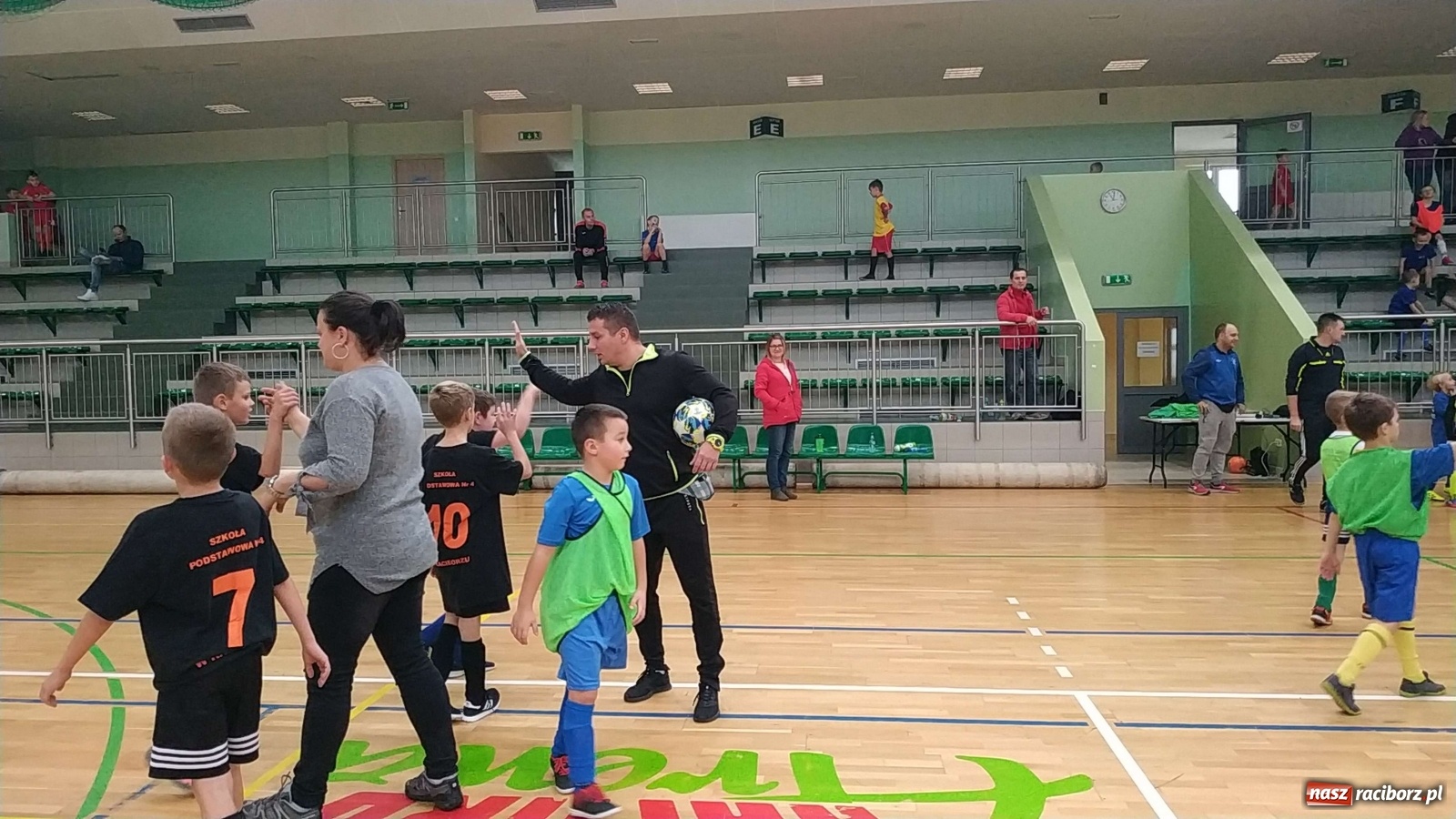 Zdjęcie w galerii na portalu naszraciborz.pl: Halowy turniej piłki nożnej klas I-III. Trójka i Trzynastka najlepsze! wiadomości z regionu