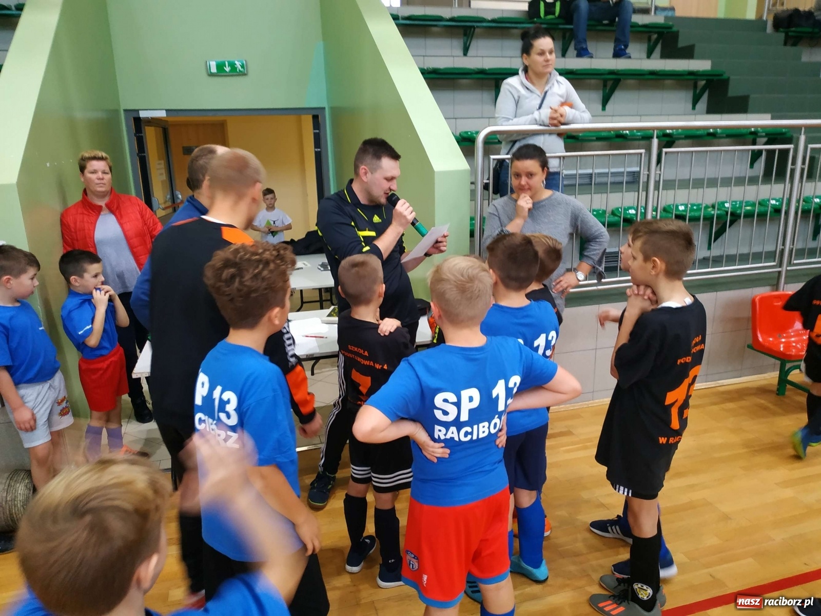 Zdjęcie w galerii na portalu naszraciborz.pl: Halowy turniej piłki nożnej klas I-III. Trójka i Trzynastka najlepsze! wiadomości z regionu