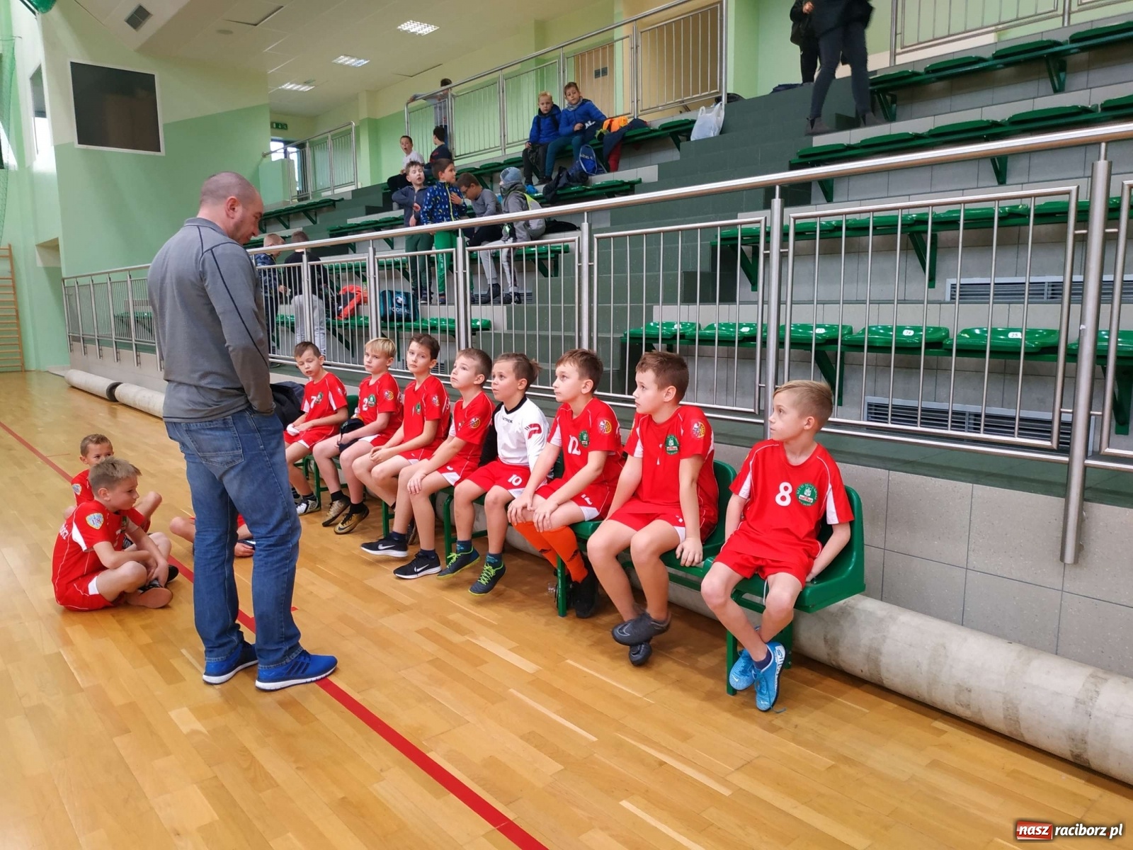 Zdjęcie w galerii na portalu naszraciborz.pl: Halowy turniej piłki nożnej klas I-III. Trójka i Trzynastka najlepsze! wiadomości z regionu