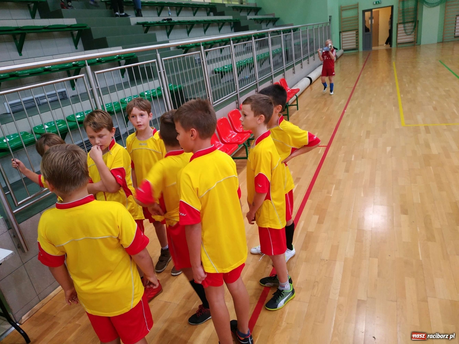 Zdjęcie w galerii na portalu naszraciborz.pl: Halowy turniej piłki nożnej klas I-III. Trójka i Trzynastka najlepsze! wiadomości z regionu