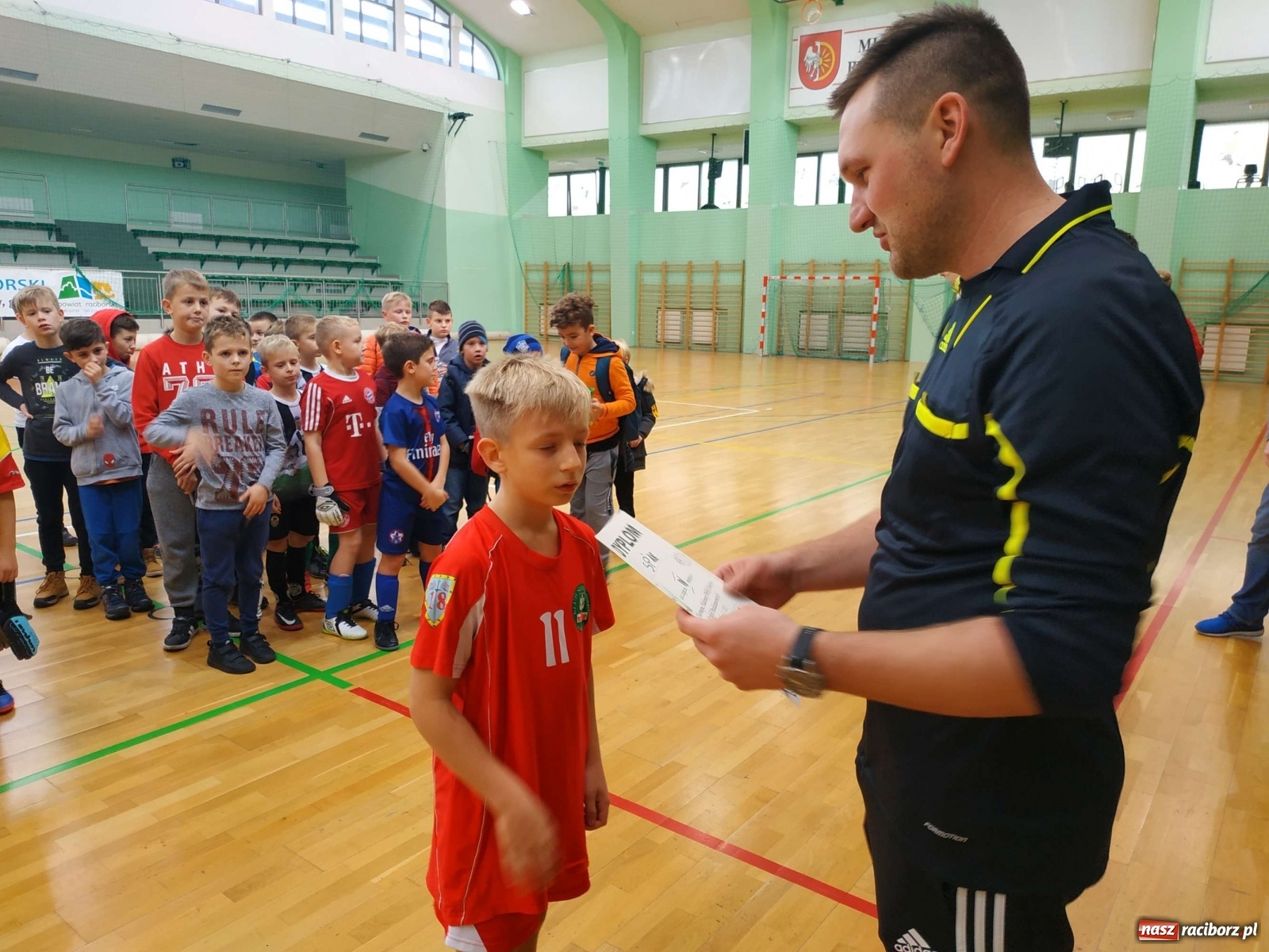 Zdjęcie w galerii na portalu naszraciborz.pl: Halowy turniej piłki nożnej klas I-III. Trójka i Trzynastka najlepsze! wiadomości z regionu