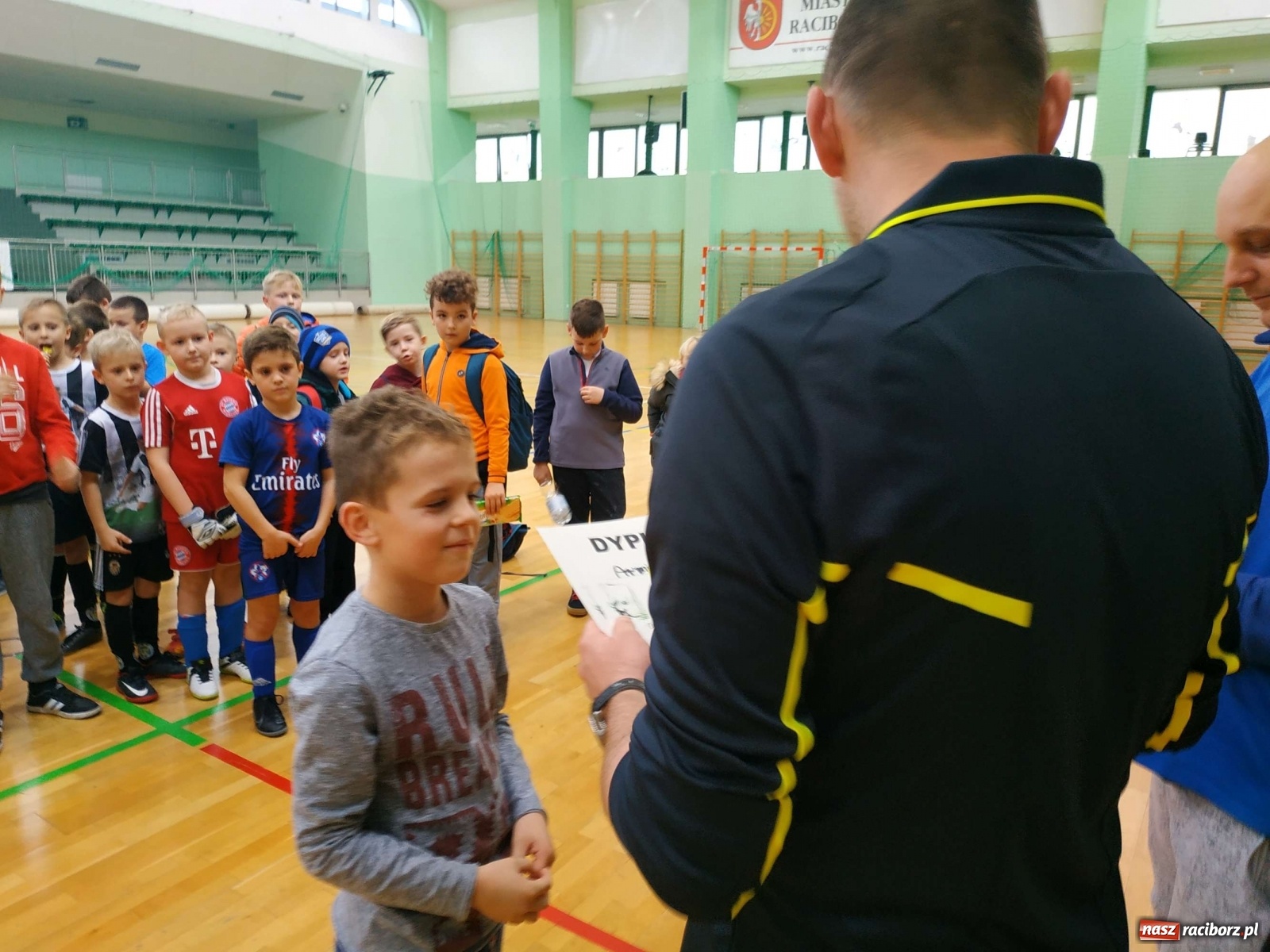Zdjęcie w galerii na portalu naszraciborz.pl: Halowy turniej piłki nożnej klas I-III. Trójka i Trzynastka najlepsze! wiadomości z regionu