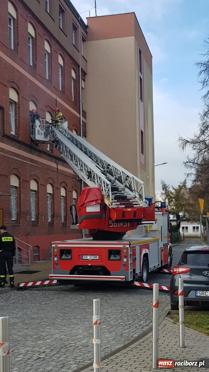 Zdjęcie w galerii na portalu naszraciborz.pl: W starostwie znaleziono nieprzytomną osobę [FOTO] wiadomości z regionu