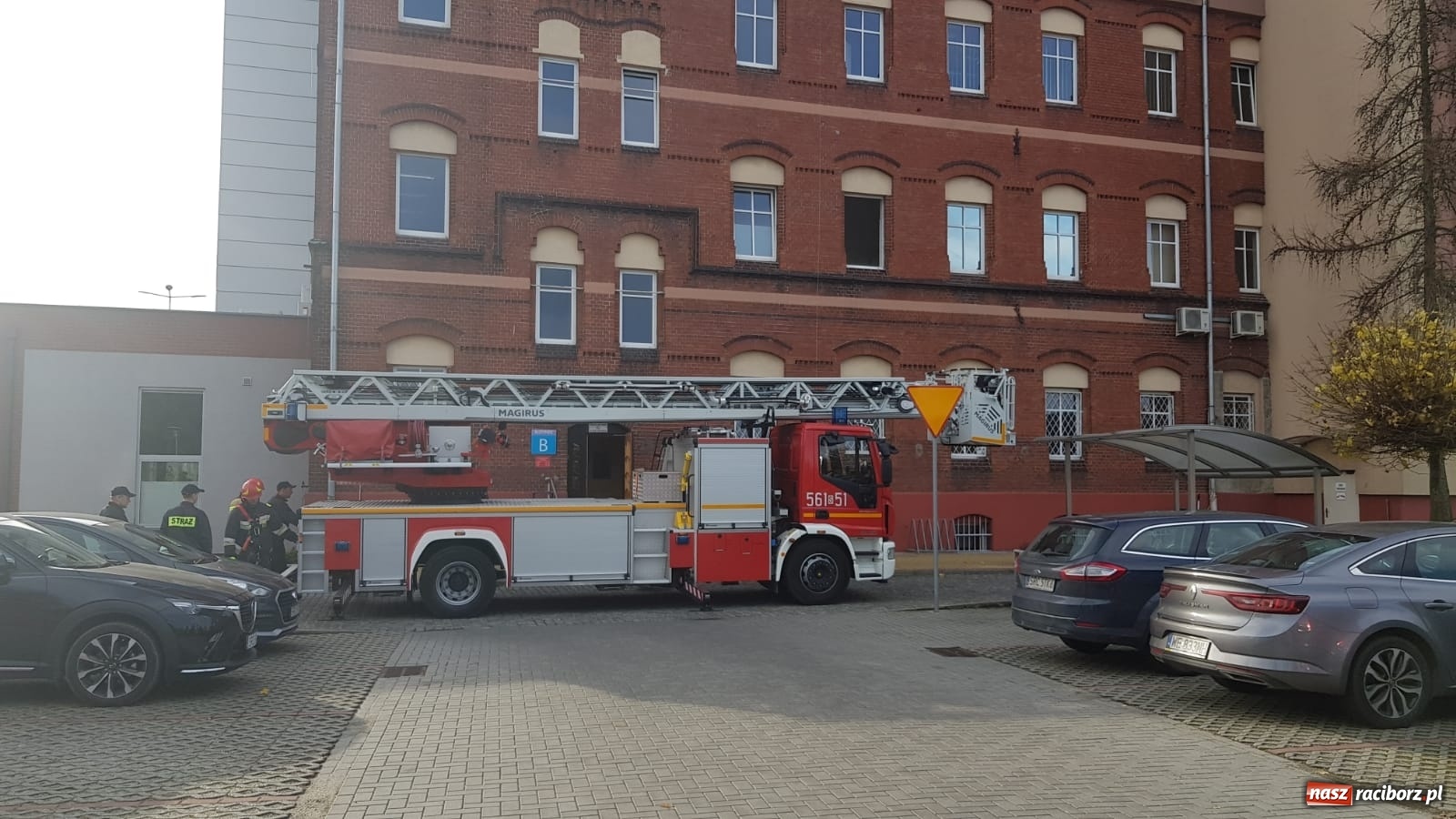 Zdjęcie w galerii na portalu naszraciborz.pl: W starostwie znaleziono nieprzytomną osobę [FOTO] wiadomości z regionu
