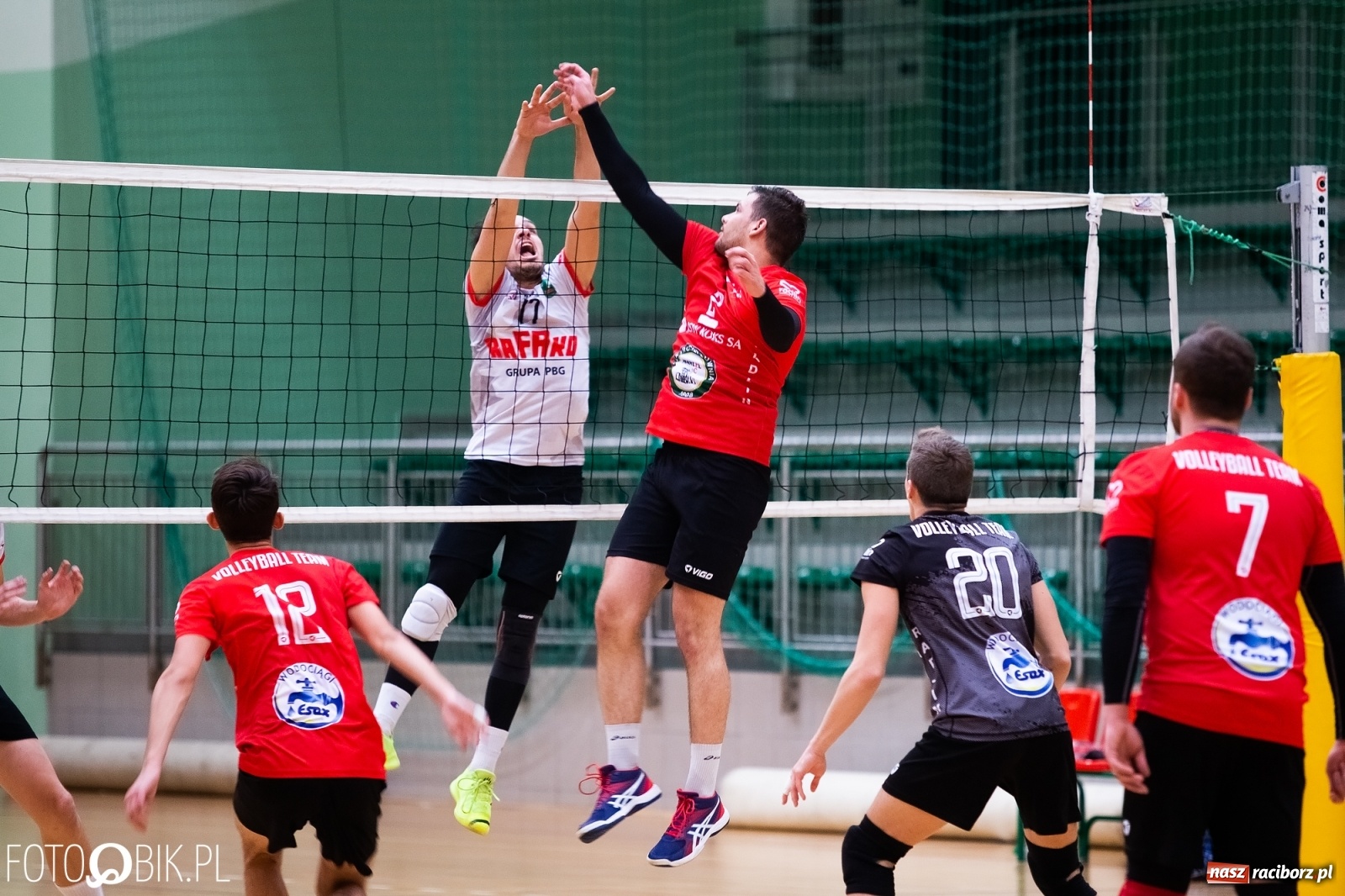 Zdjęcie w galerii na portalu naszraciborz.pl: Siatkarski rollercoaster w Arenie Rafako. Raciborzanie górą! [FOTO i WIDEO] wiadomości z regionu