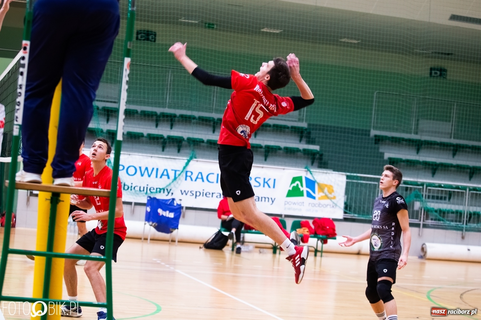 Zdjęcie w galerii na portalu naszraciborz.pl: Siatkarski rollercoaster w Arenie Rafako. Raciborzanie górą! [FOTO i WIDEO] wiadomości z regionu