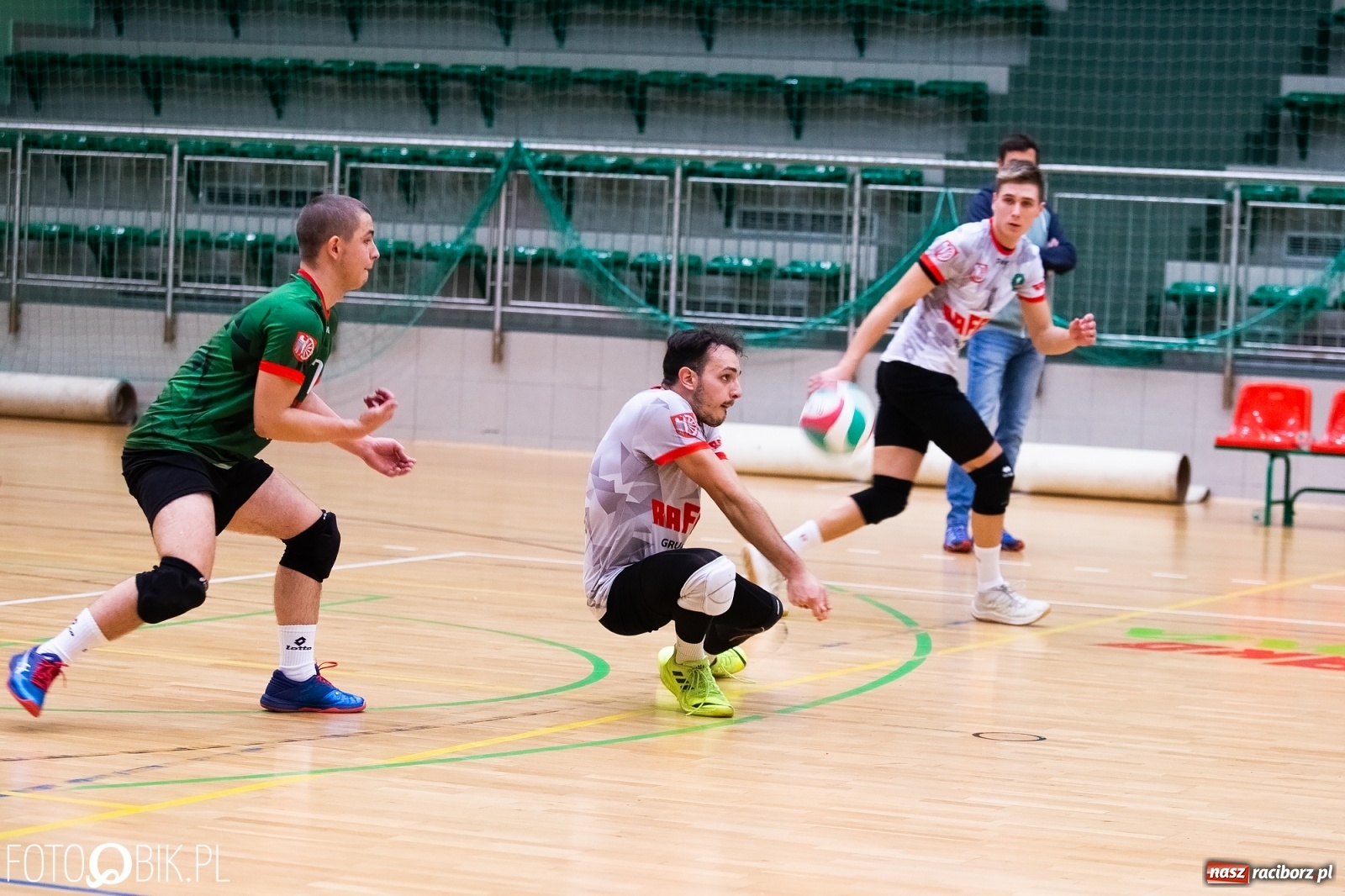 Zdjęcie w galerii na portalu naszraciborz.pl: Siatkarski rollercoaster w Arenie Rafako. Raciborzanie górą! [FOTO i WIDEO] wiadomości z regionu