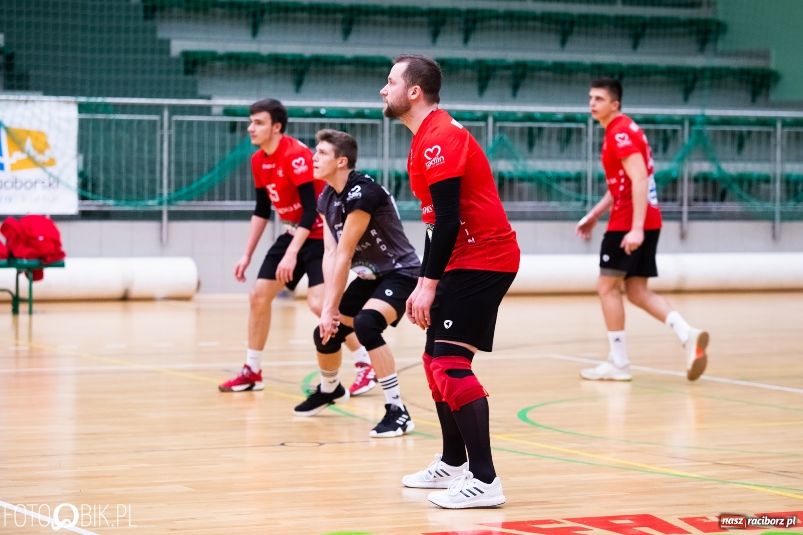 Zdjęcie w galerii na portalu naszraciborz.pl: Siatkarski rollercoaster w Arenie Rafako. Raciborzanie górą! [FOTO i WIDEO] wiadomości z regionu
