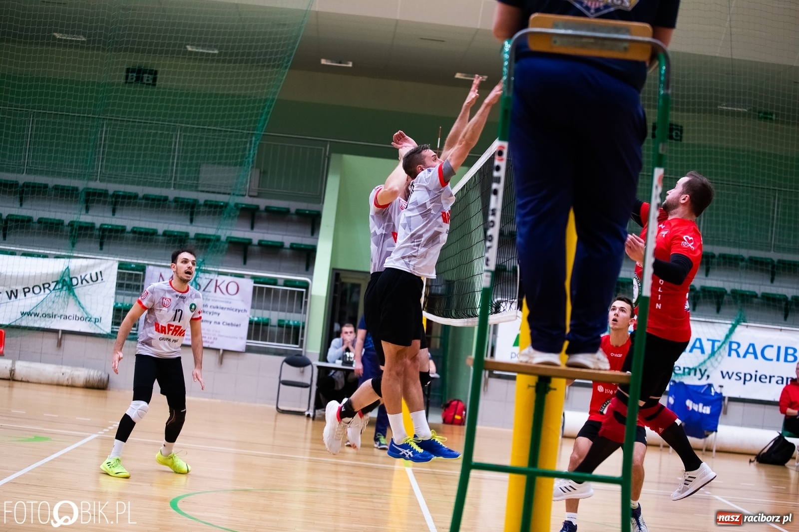 Zdjęcie w galerii na portalu naszraciborz.pl: Siatkarski rollercoaster w Arenie Rafako. Raciborzanie górą! [FOTO i WIDEO] wiadomości z regionu
