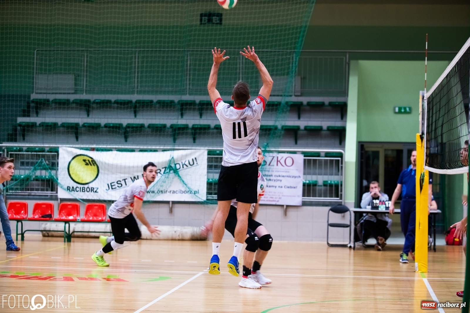 Zdjęcie w galerii na portalu naszraciborz.pl: Siatkarski rollercoaster w Arenie Rafako. Raciborzanie górą! [FOTO i WIDEO] wiadomości z regionu