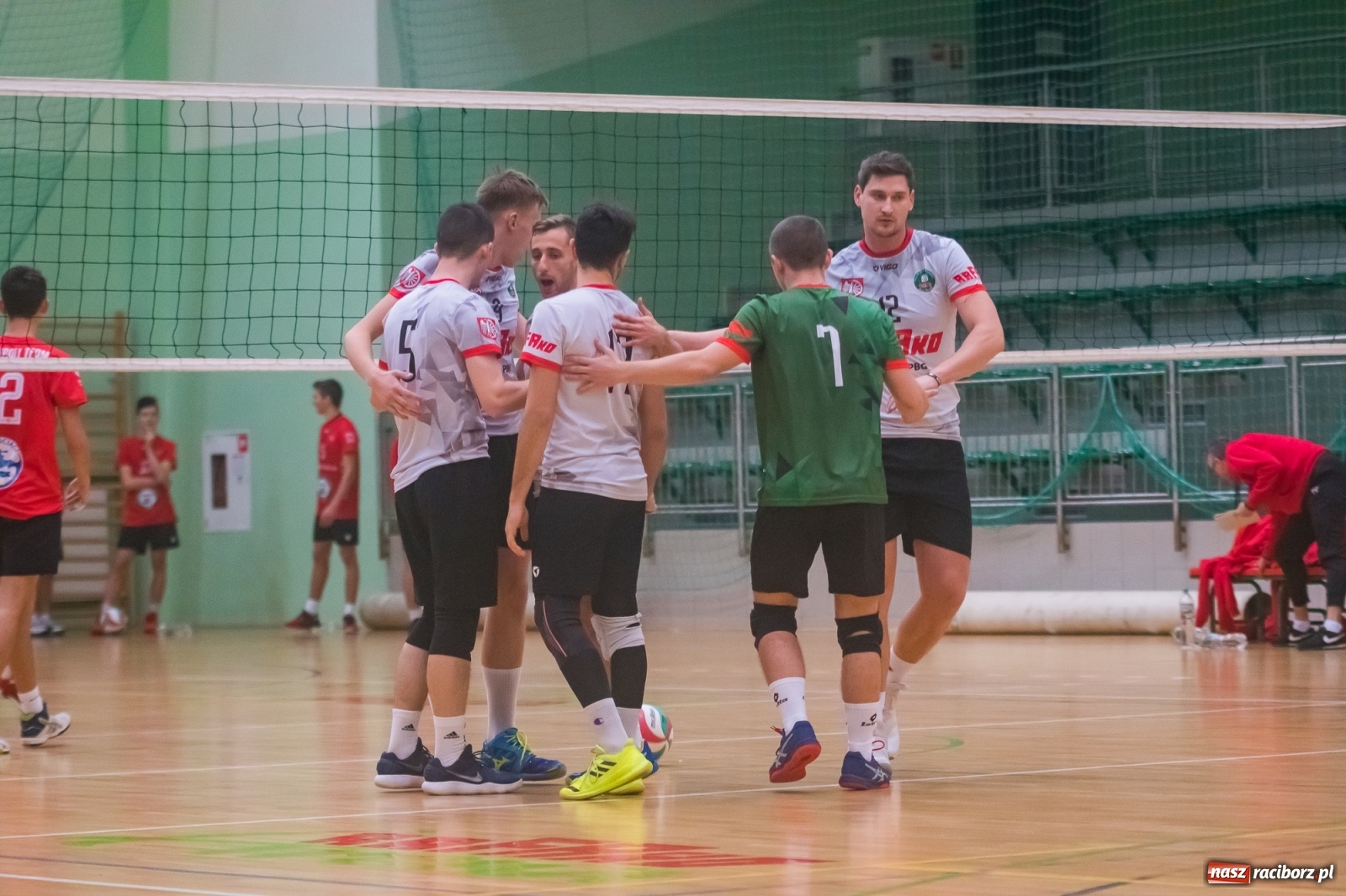 Zdjęcie w galerii na portalu naszraciborz.pl: Siatkarski rollercoaster w Arenie Rafako. Raciborzanie górą! [FOTO i WIDEO] wiadomości z regionu
