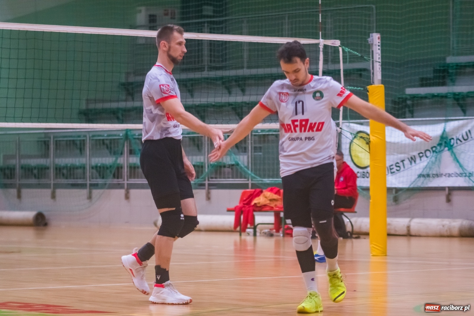 Zdjęcie w galerii na portalu naszraciborz.pl: Siatkarski rollercoaster w Arenie Rafako. Raciborzanie górą! [FOTO i WIDEO] wiadomości z regionu