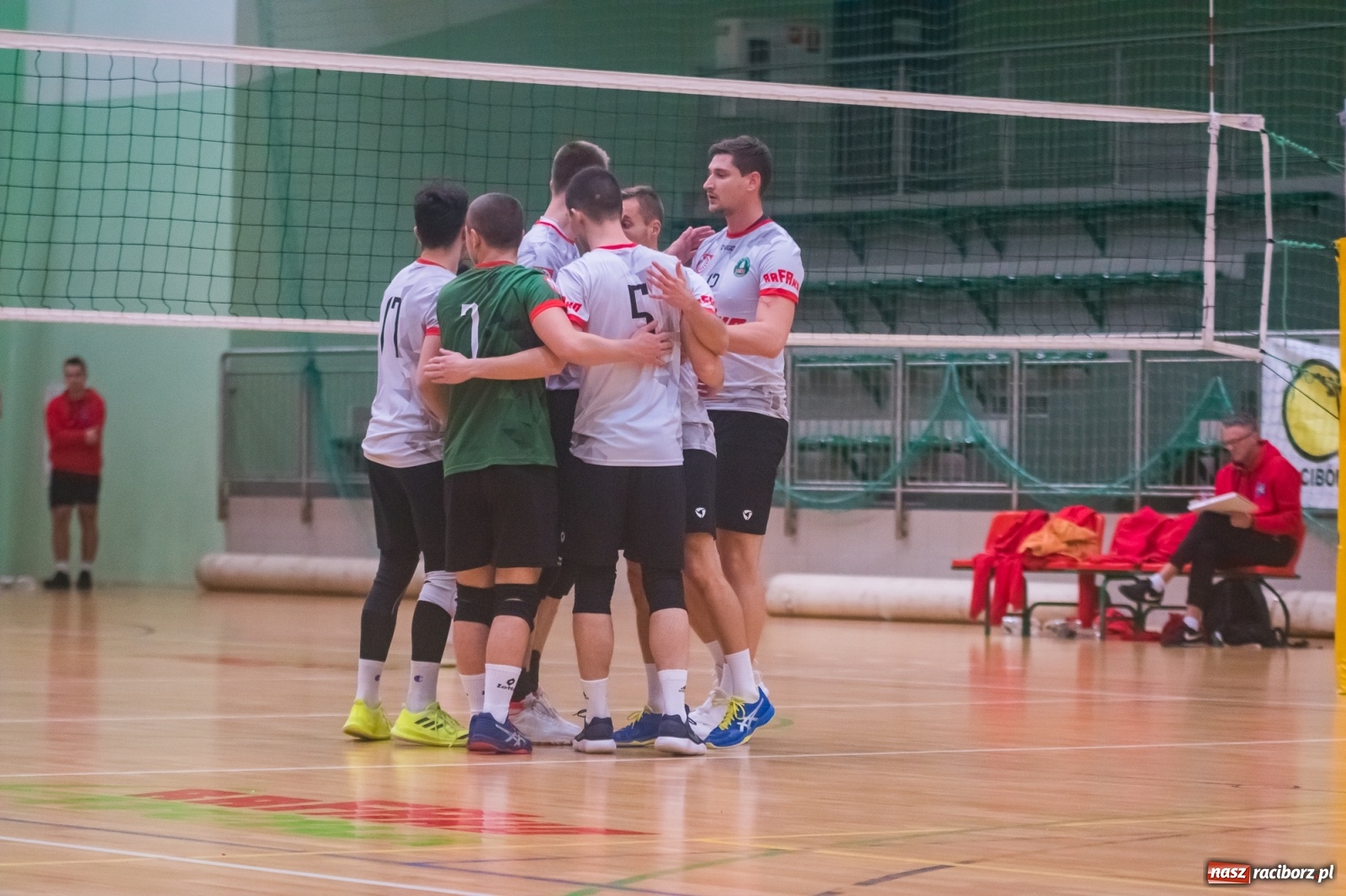 Zdjęcie w galerii na portalu naszraciborz.pl: Siatkarski rollercoaster w Arenie Rafako. Raciborzanie górą! [FOTO i WIDEO] wiadomości z regionu