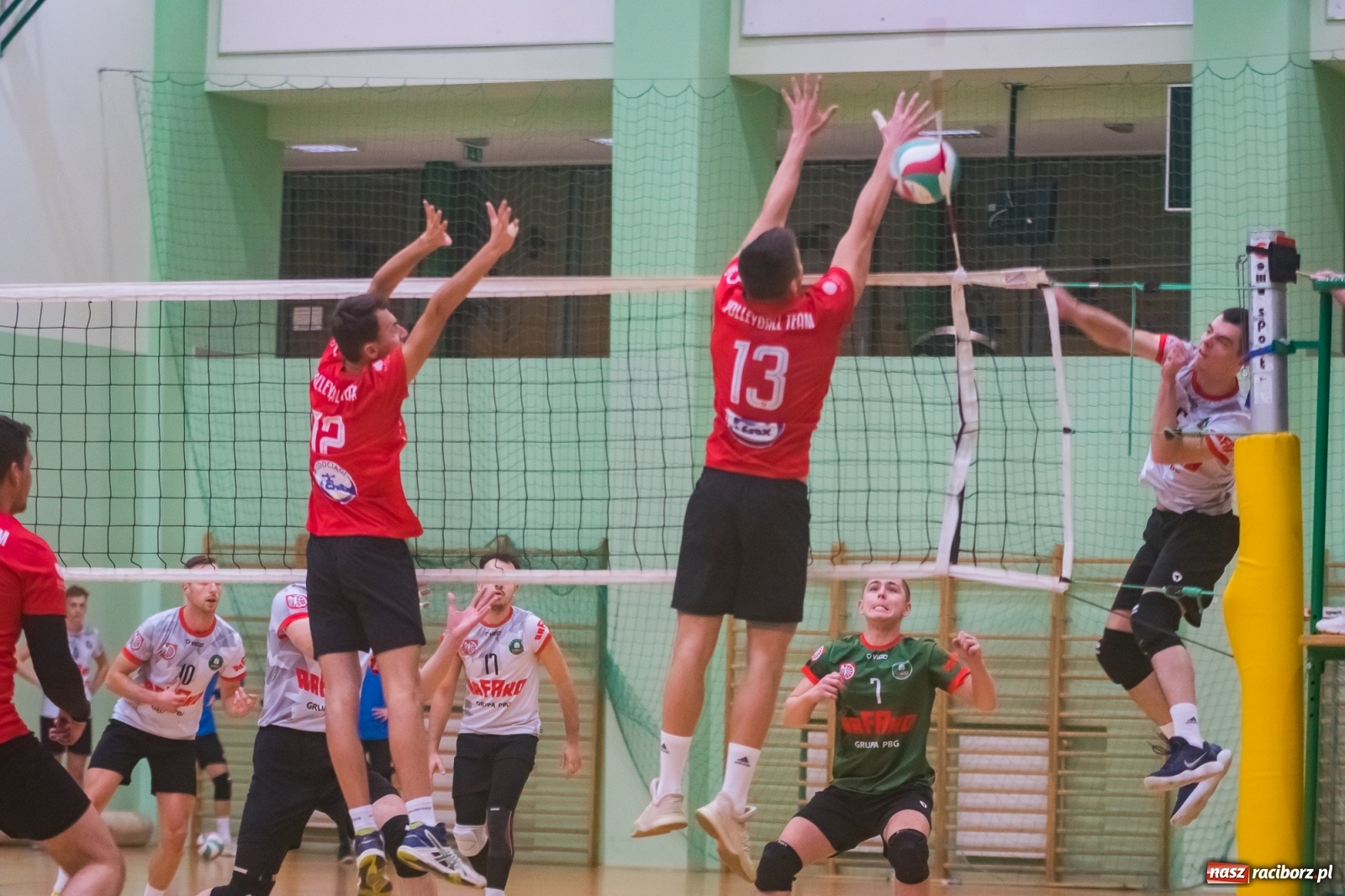 Zdjęcie w galerii na portalu naszraciborz.pl: Siatkarski rollercoaster w Arenie Rafako. Raciborzanie górą! [FOTO i WIDEO] wiadomości z regionu