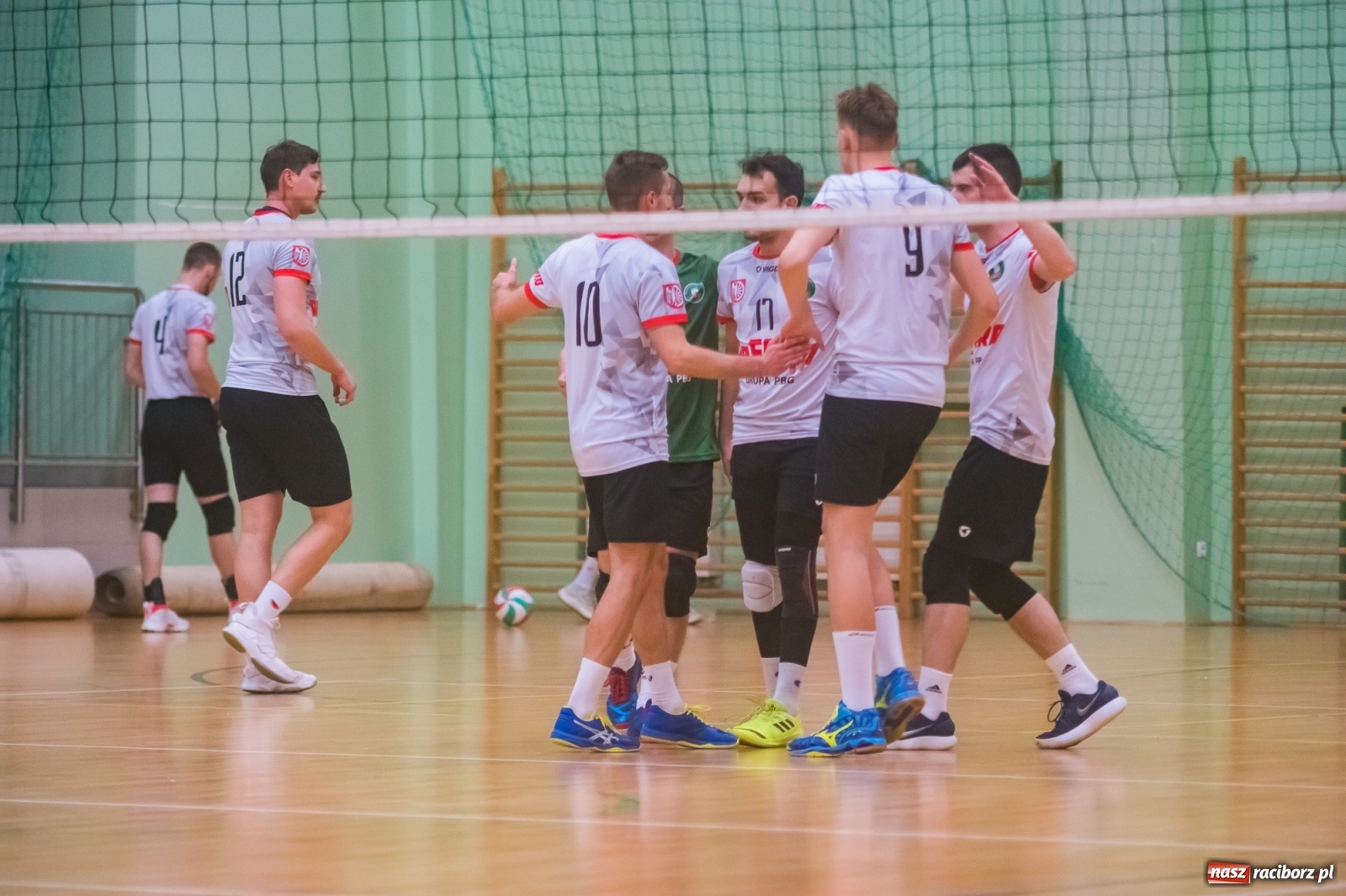Zdjęcie w galerii na portalu naszraciborz.pl: Siatkarski rollercoaster w Arenie Rafako. Raciborzanie górą! [FOTO i WIDEO] wiadomości z regionu