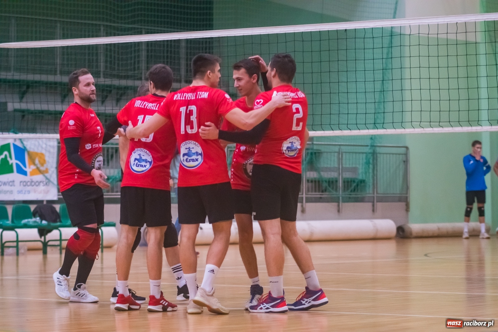 Zdjęcie w galerii na portalu naszraciborz.pl: Siatkarski rollercoaster w Arenie Rafako. Raciborzanie górą! [FOTO i WIDEO] wiadomości z regionu