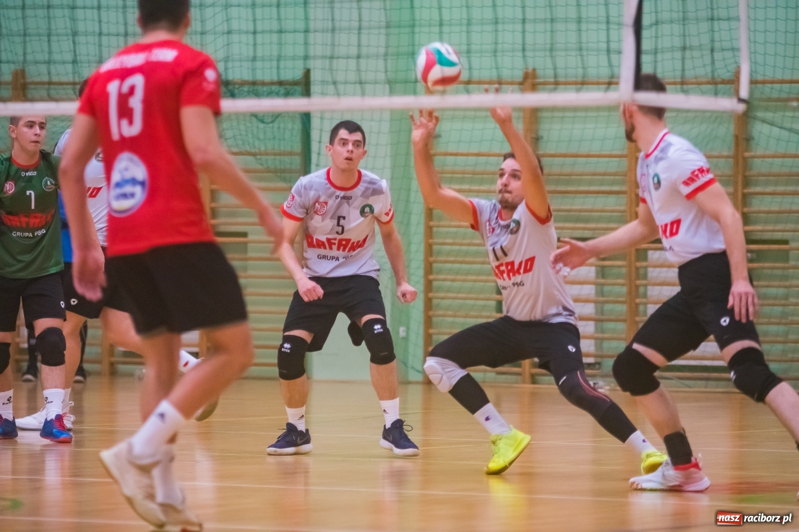 Zdjęcie w galerii na portalu naszraciborz.pl: Siatkarski rollercoaster w Arenie Rafako. Raciborzanie górą! [FOTO i WIDEO] wiadomości z regionu
