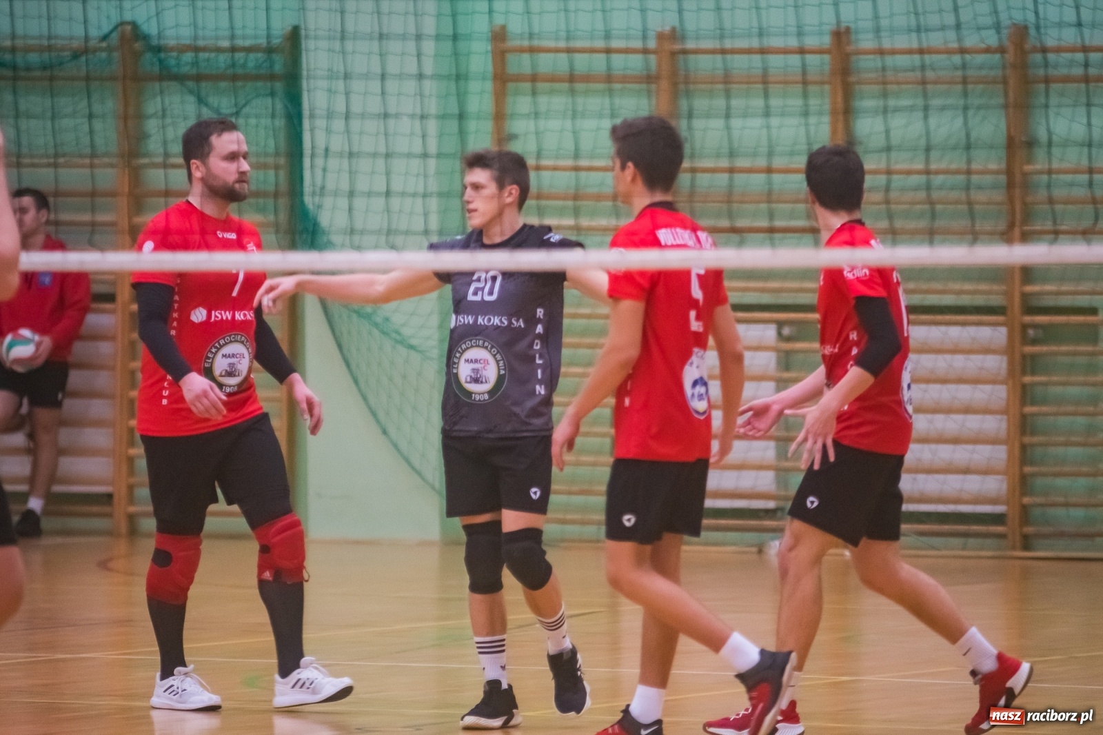 Zdjęcie w galerii na portalu naszraciborz.pl: Siatkarski rollercoaster w Arenie Rafako. Raciborzanie górą! [FOTO i WIDEO] wiadomości z regionu