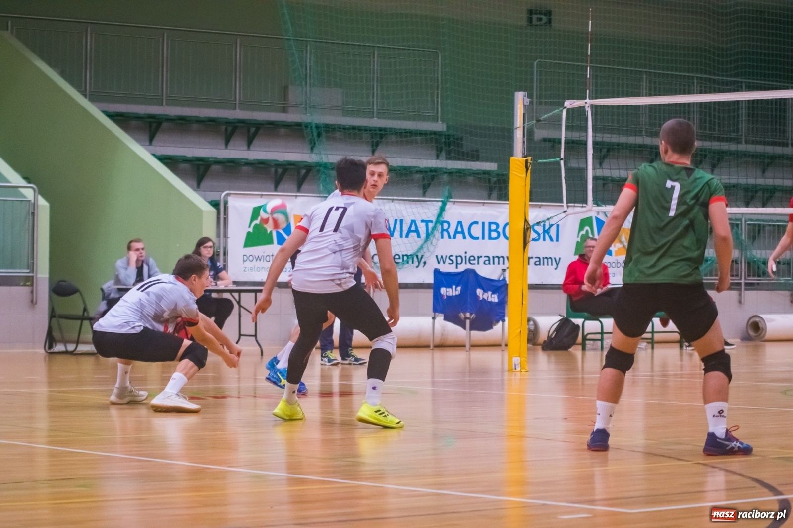 Zdjęcie w galerii na portalu naszraciborz.pl: Siatkarski rollercoaster w Arenie Rafako. Raciborzanie górą! [FOTO i WIDEO] wiadomości z regionu