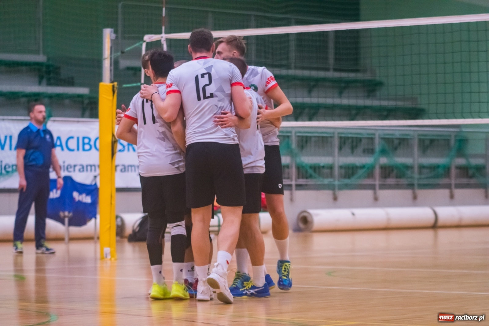 Zdjęcie w galerii na portalu naszraciborz.pl: Siatkarski rollercoaster w Arenie Rafako. Raciborzanie górą! [FOTO i WIDEO] wiadomości z regionu