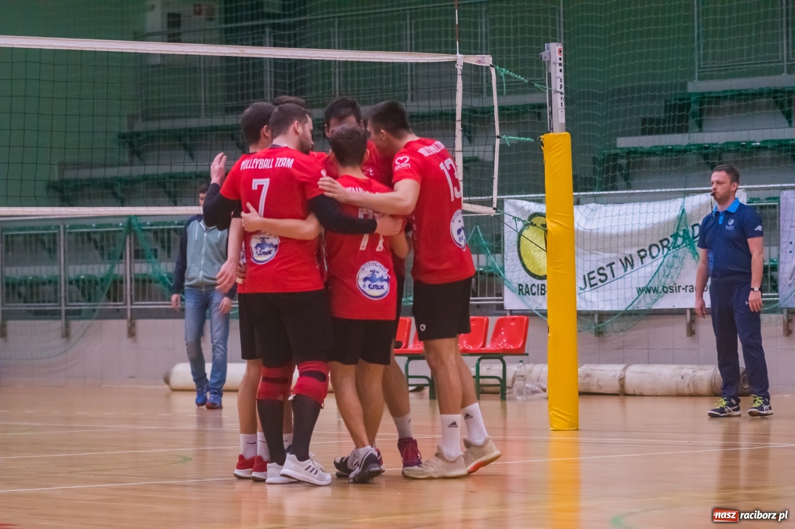 Zdjęcie w galerii na portalu naszraciborz.pl: Siatkarski rollercoaster w Arenie Rafako. Raciborzanie górą! [FOTO i WIDEO] wiadomości z regionu
