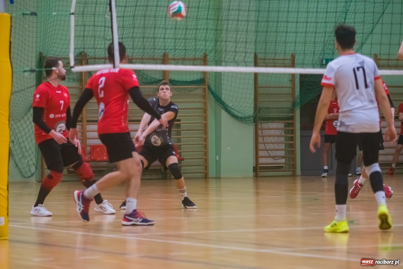 Zdjęcie w galerii na portalu naszraciborz.pl: Siatkarski rollercoaster w Arenie Rafako. Raciborzanie górą! [FOTO i WIDEO] wiadomości z regionu