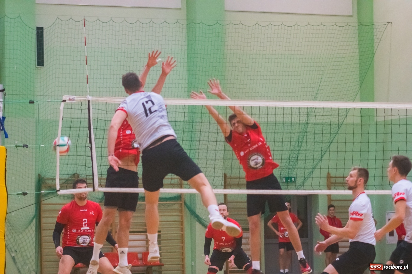 Zdjęcie w galerii na portalu naszraciborz.pl: Siatkarski rollercoaster w Arenie Rafako. Raciborzanie górą! [FOTO i WIDEO] wiadomości z regionu