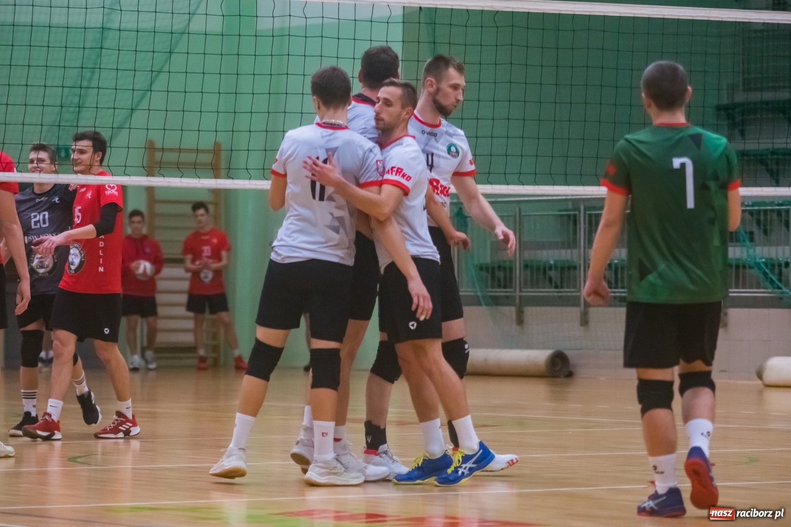 Zdjęcie w galerii na portalu naszraciborz.pl: Siatkarski rollercoaster w Arenie Rafako. Raciborzanie górą! [FOTO i WIDEO] wiadomości z regionu