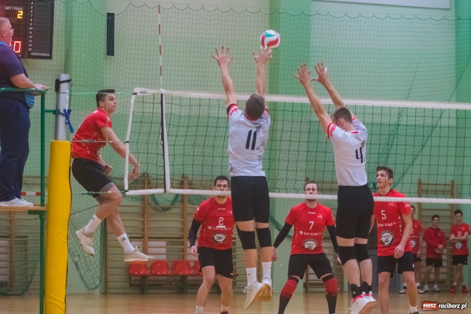 Zdjęcie w galerii na portalu naszraciborz.pl: Siatkarski rollercoaster w Arenie Rafako. Raciborzanie górą! [FOTO i WIDEO] wiadomości z regionu