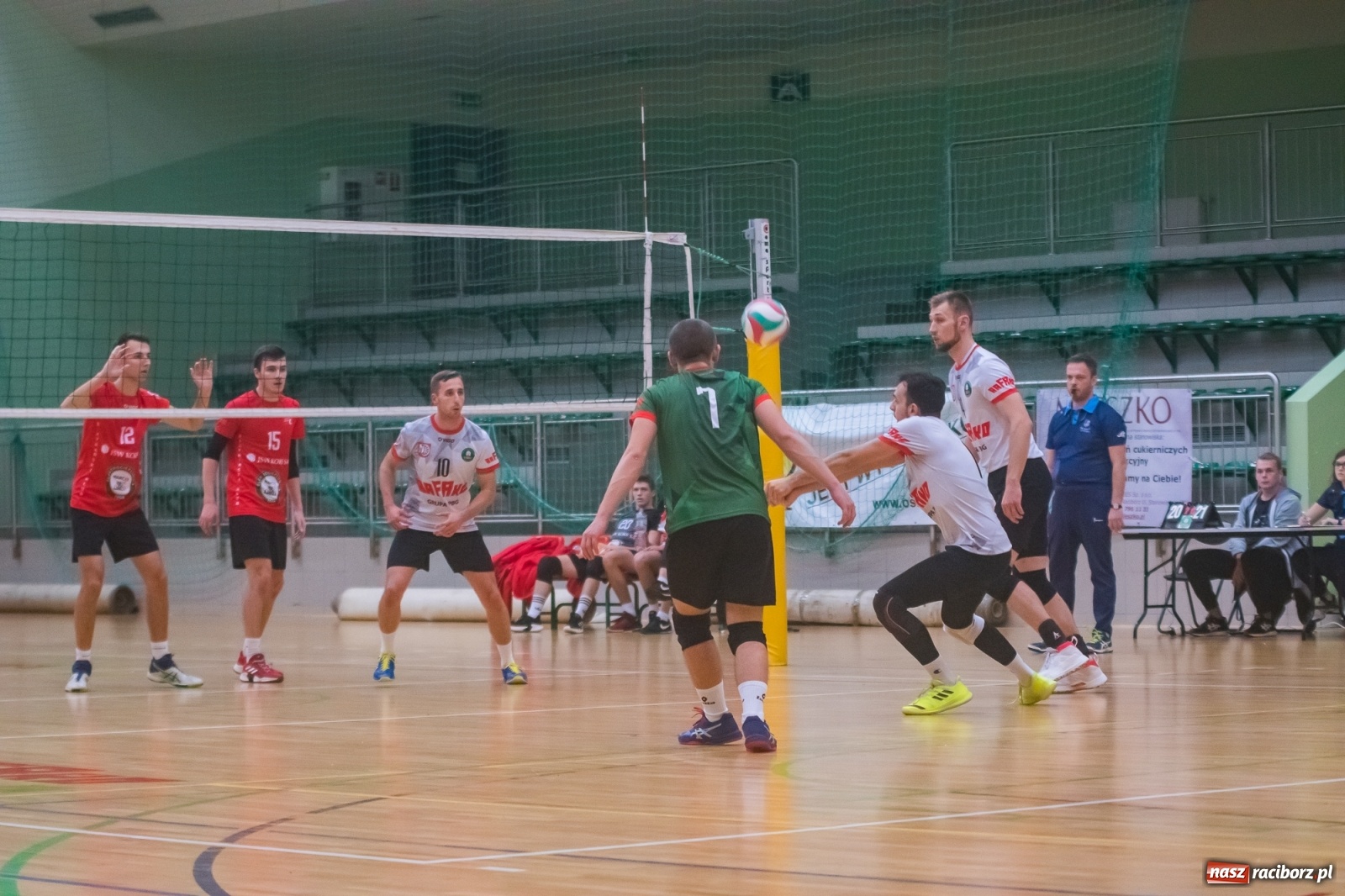 Zdjęcie w galerii na portalu naszraciborz.pl: Siatkarski rollercoaster w Arenie Rafako. Raciborzanie górą! [FOTO i WIDEO] wiadomości z regionu