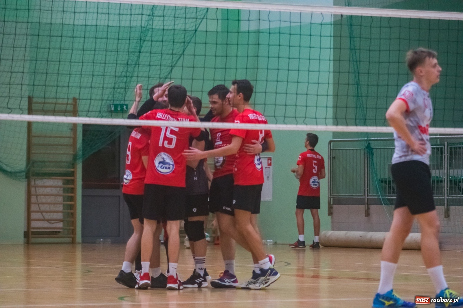 Zdjęcie w galerii na portalu naszraciborz.pl: Siatkarski rollercoaster w Arenie Rafako. Raciborzanie górą! [FOTO i WIDEO] wiadomości z regionu