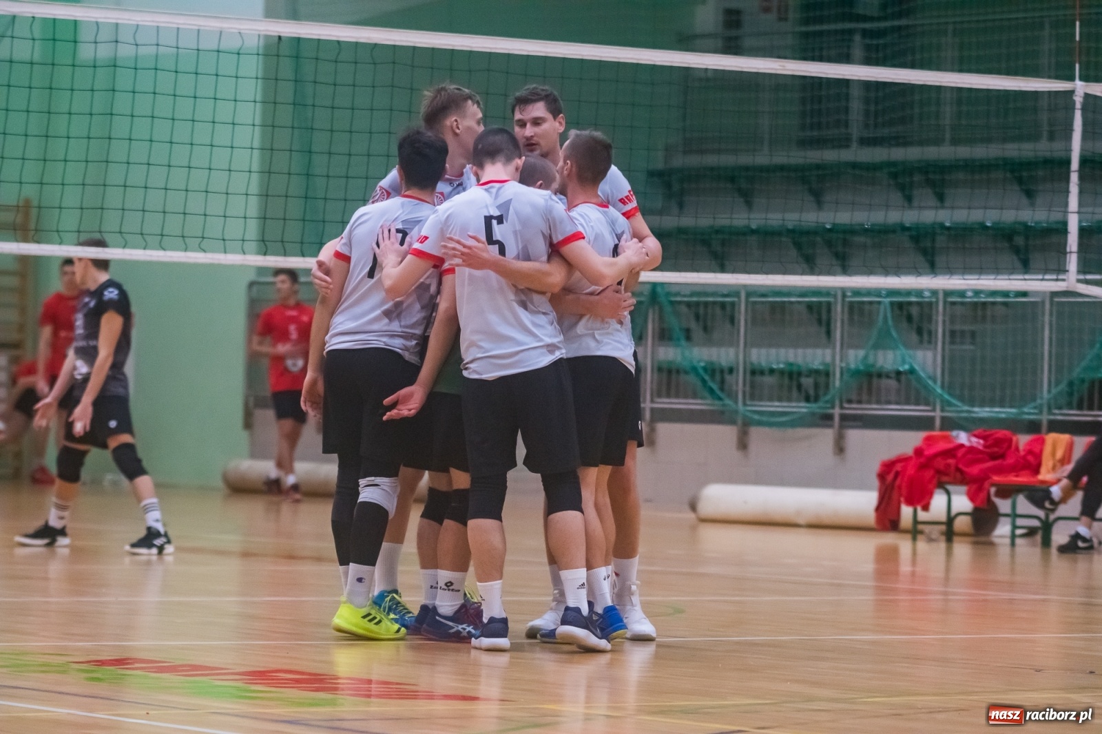 Zdjęcie w galerii na portalu naszraciborz.pl: Siatkarski rollercoaster w Arenie Rafako. Raciborzanie górą! [FOTO i WIDEO] wiadomości z regionu
