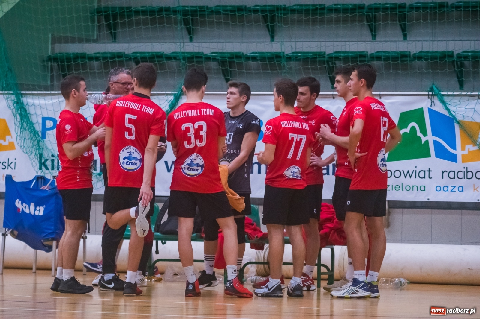 Zdjęcie w galerii na portalu naszraciborz.pl: Siatkarski rollercoaster w Arenie Rafako. Raciborzanie górą! [FOTO i WIDEO] wiadomości z regionu