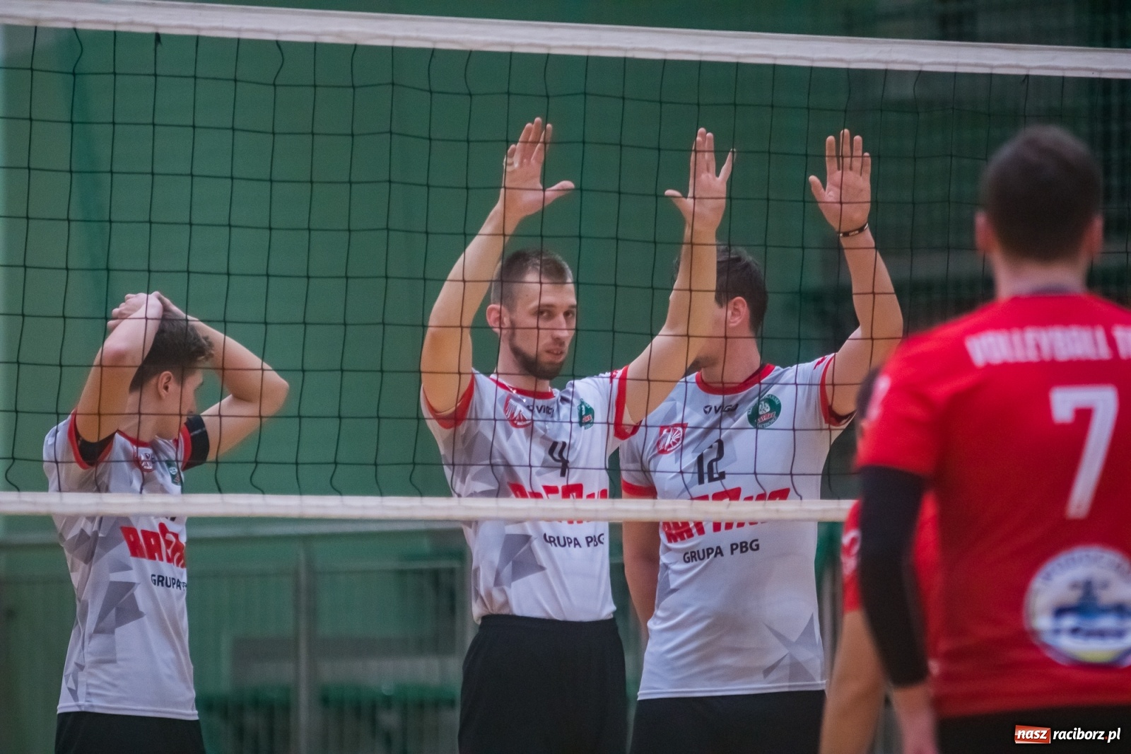 Zdjęcie w galerii na portalu naszraciborz.pl: Siatkarski rollercoaster w Arenie Rafako. Raciborzanie górą! [FOTO i WIDEO] wiadomości z regionu