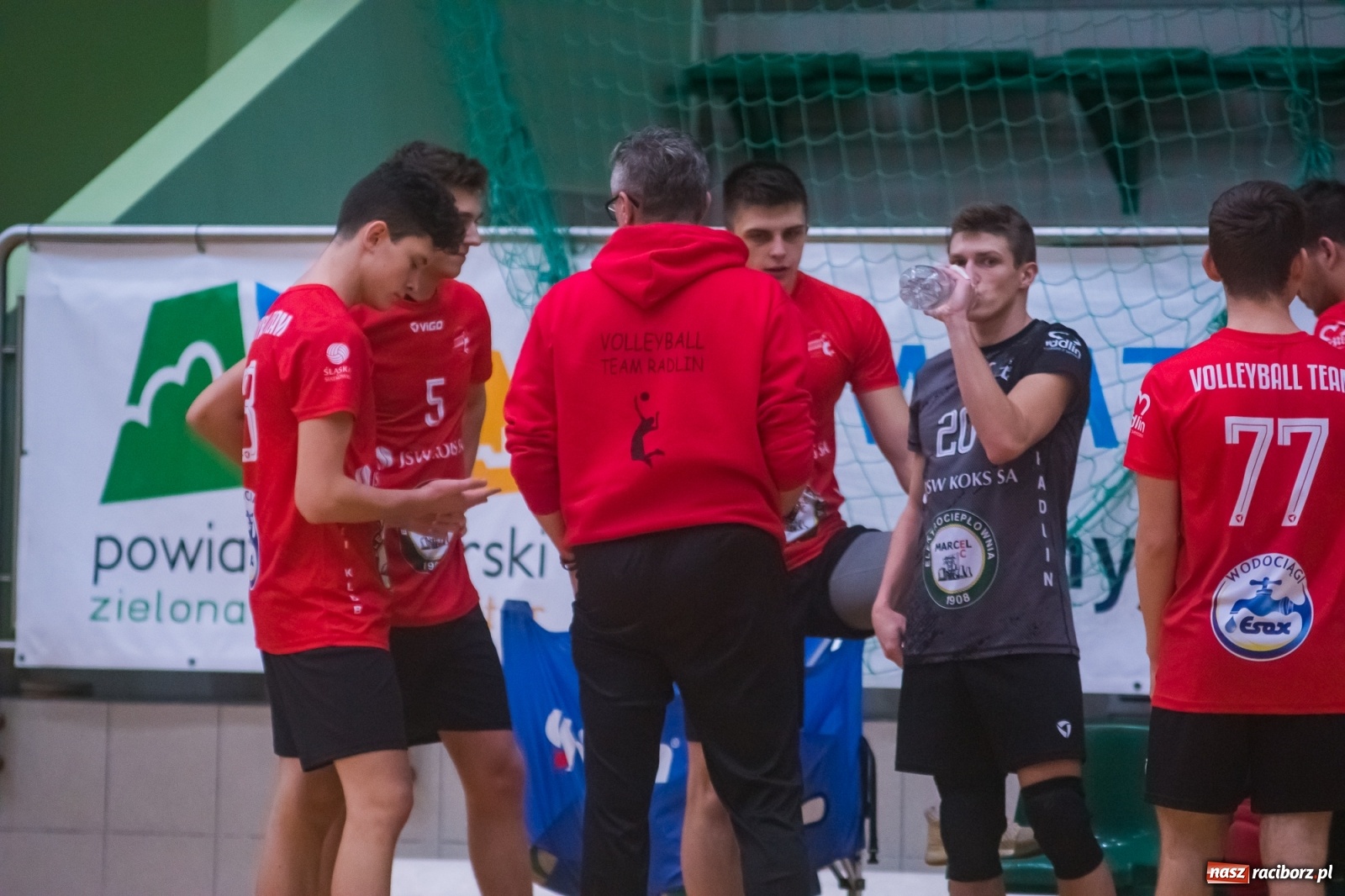 Zdjęcie w galerii na portalu naszraciborz.pl: Siatkarski rollercoaster w Arenie Rafako. Raciborzanie górą! [FOTO i WIDEO] wiadomości z regionu